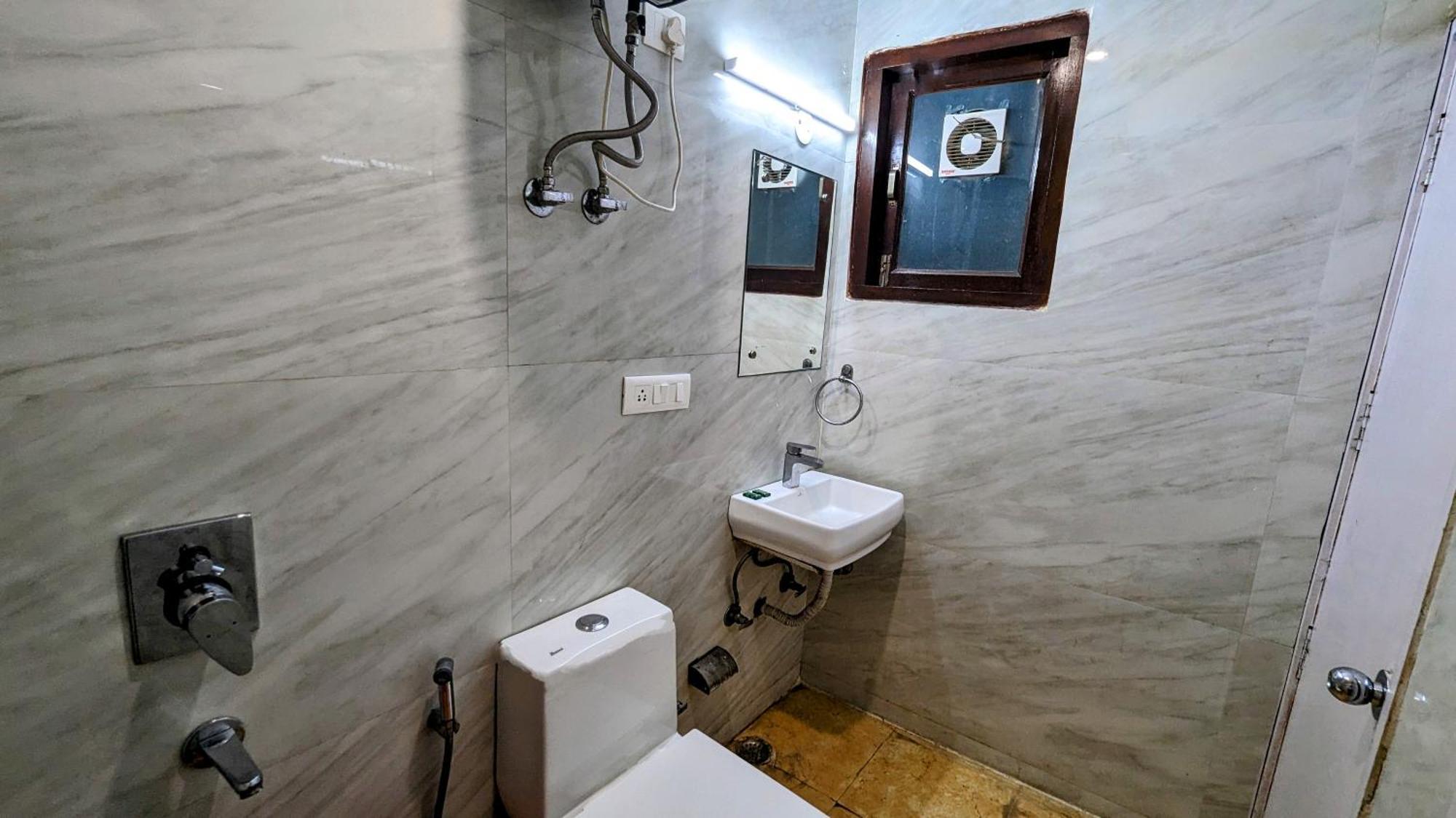 Hotel Moon Taj Near Yashobhoomi Convention Centre