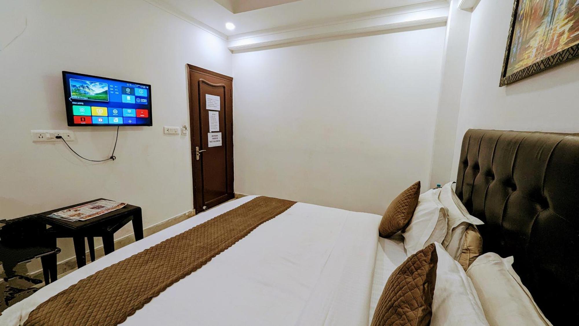 Hotel Moon Taj Near Yashobhoomi Convention Centre Delhi (National Capital Territory of India)