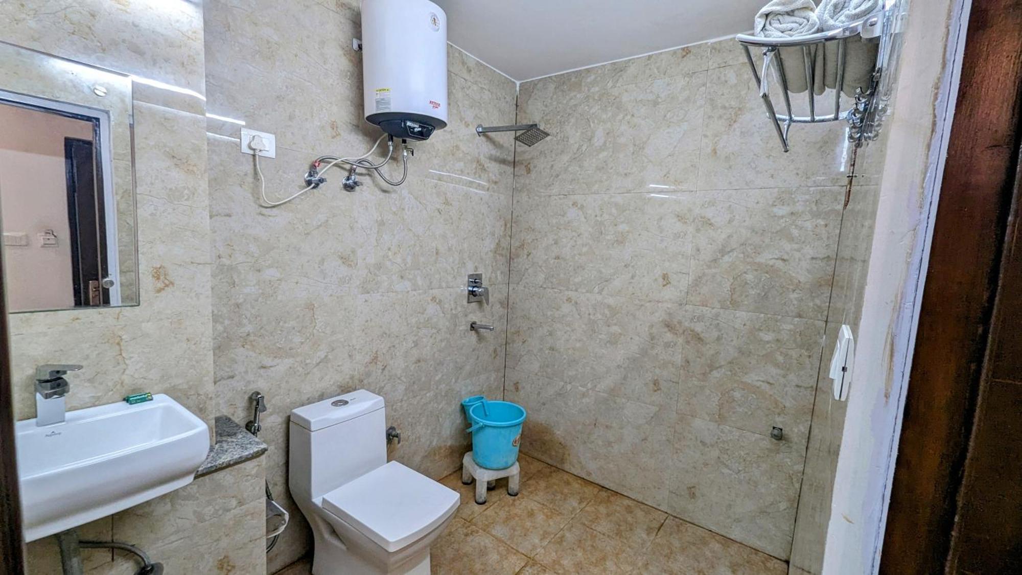 Moon Taj Near Yashobhoomi Convention Centre 3*