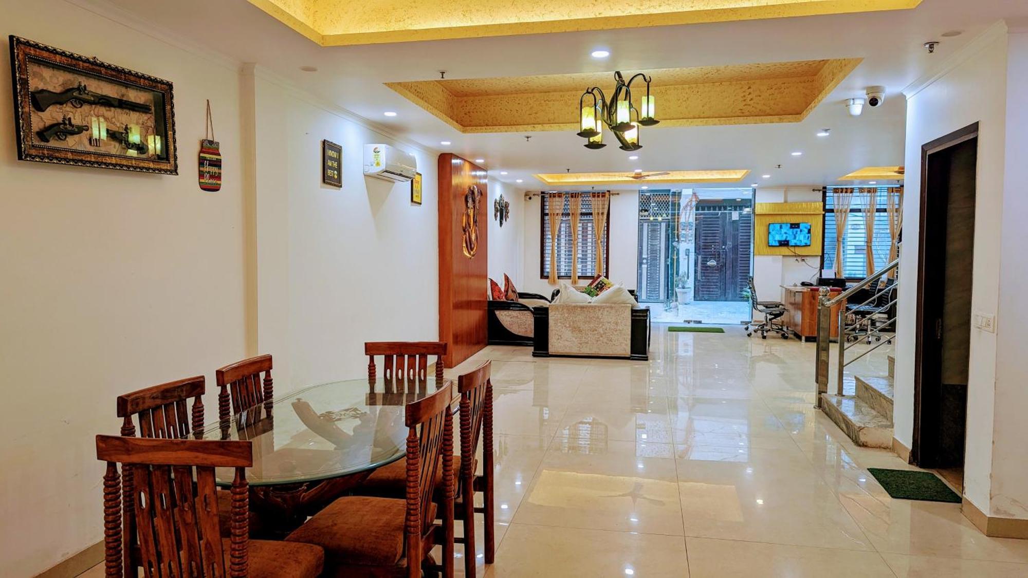 Hotel Moon Taj Near Yashobhoomi Convention Centre