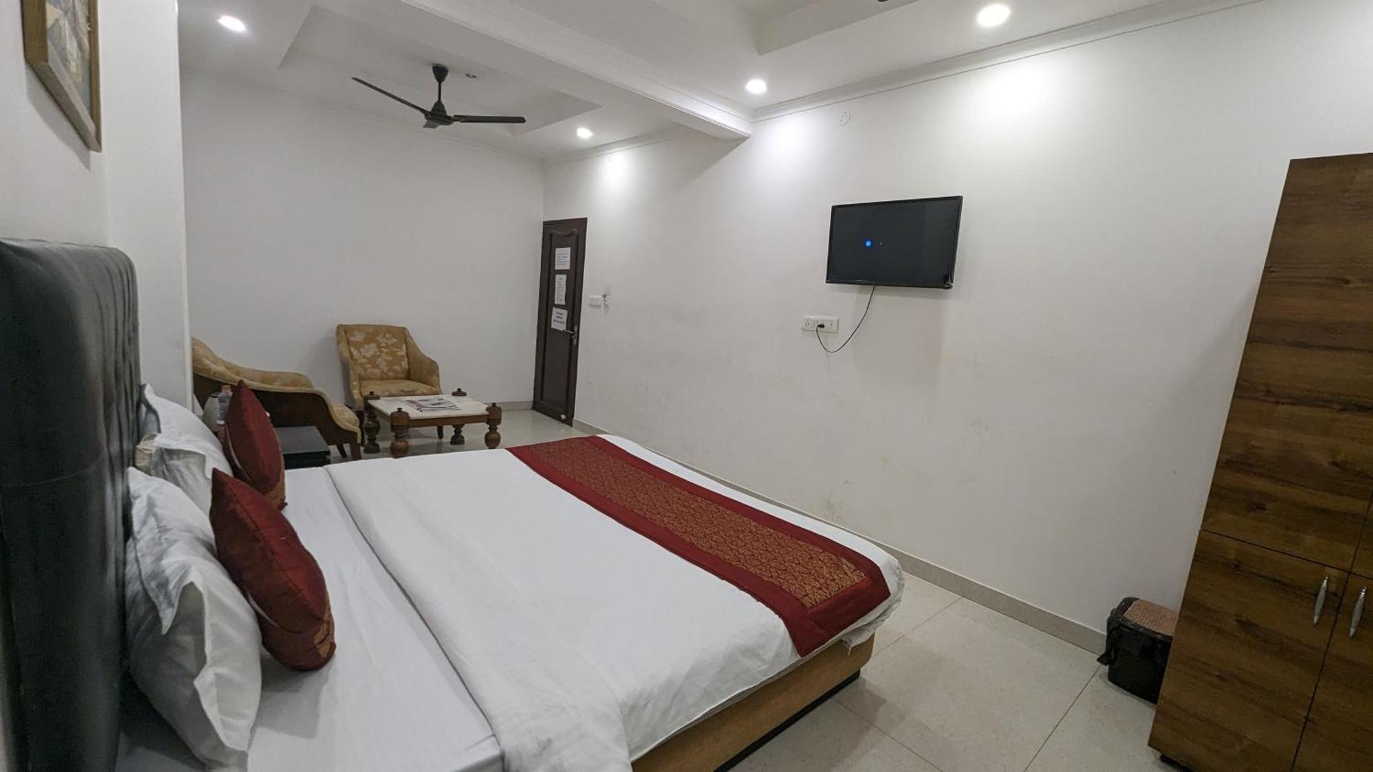 Moon Taj Near Yashobhoomi Convention Centre Hotel 3*