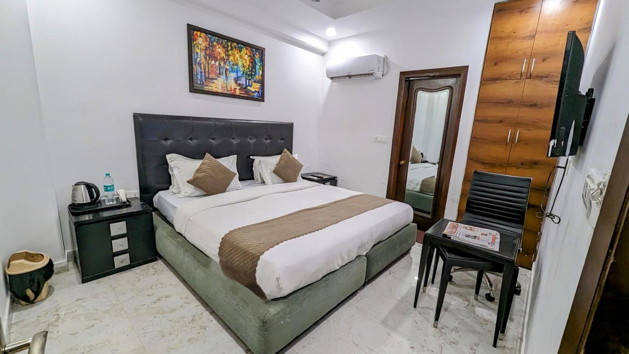 Moon Taj Near Yashobhoomi Convention Centre Hotel 3*