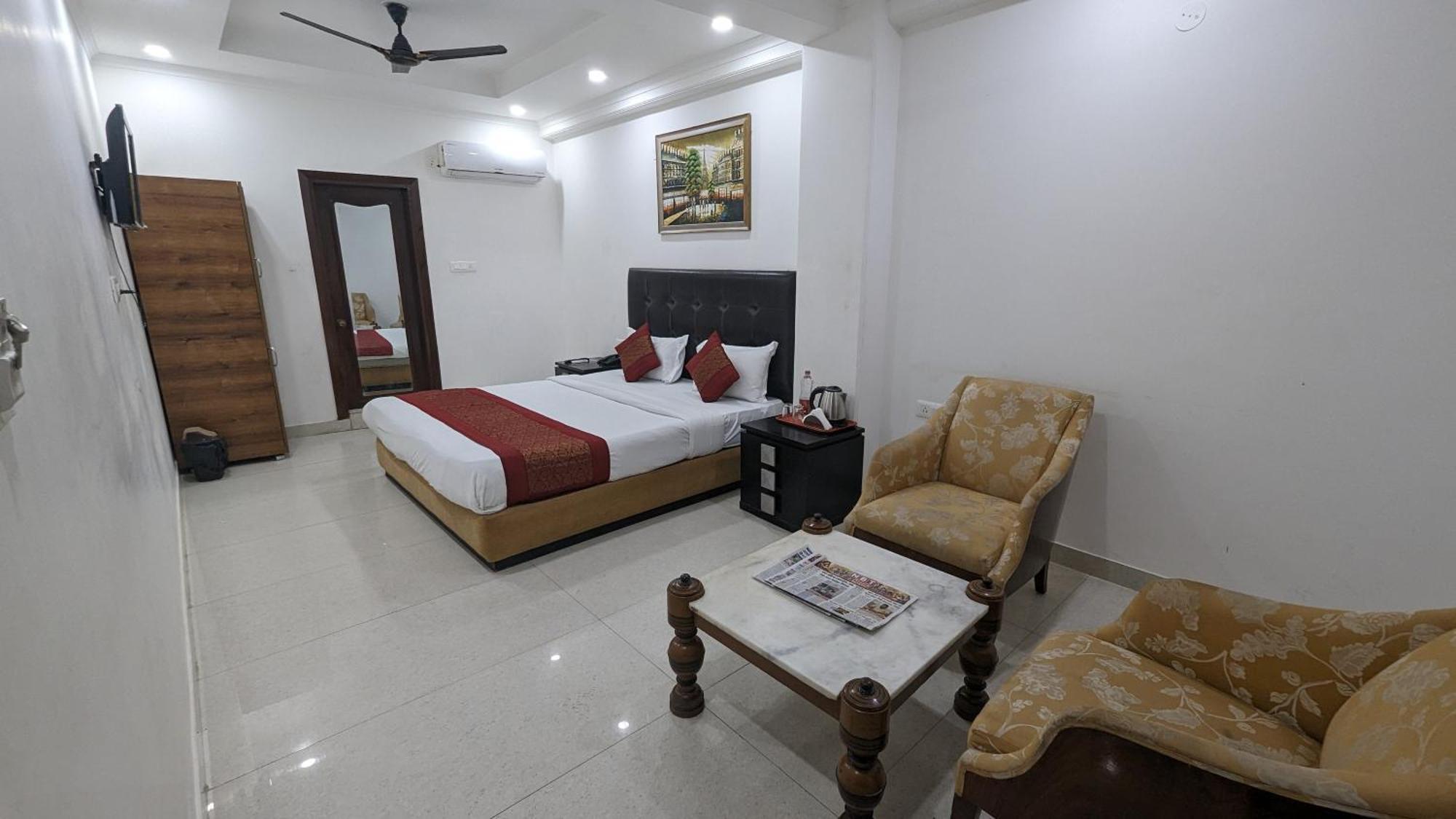 Hotel Moon Taj Near Yashobhoomi Convention Centre