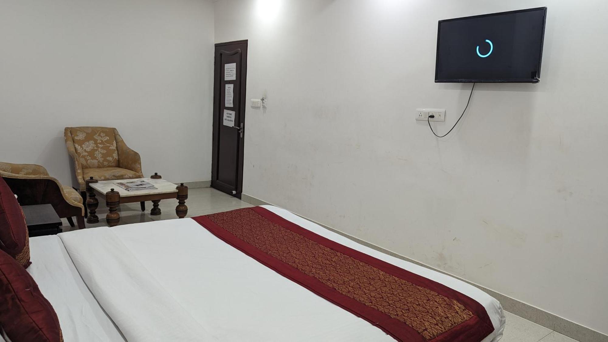 Hotel Moon Taj Near Yashobhoomi Convention Centre Delhi (National Capital Territory of India)