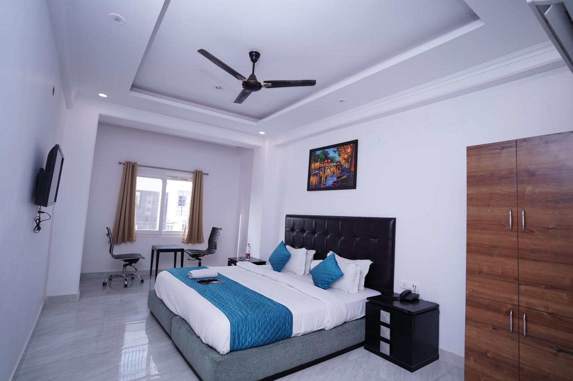 Moon Taj Near Yashobhoomi Convention Centre 3*