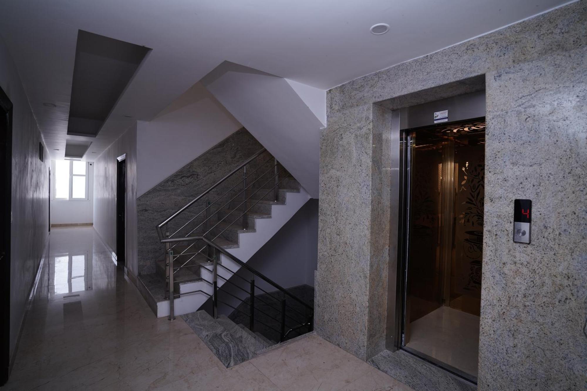 Moon Taj Near Yashobhoomi Convention Centre Hotel 3*