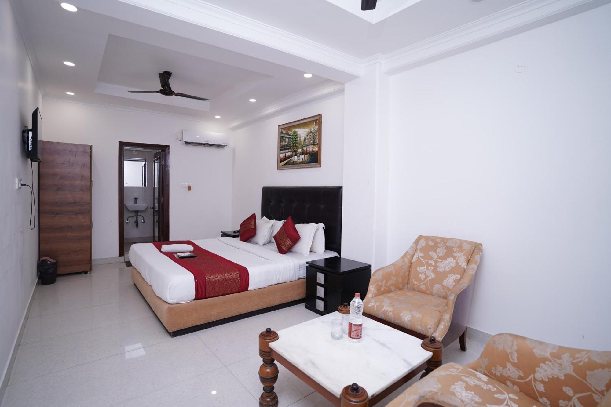 Hotel Moon Taj Near Yashobhoomi Convention Centre 3*