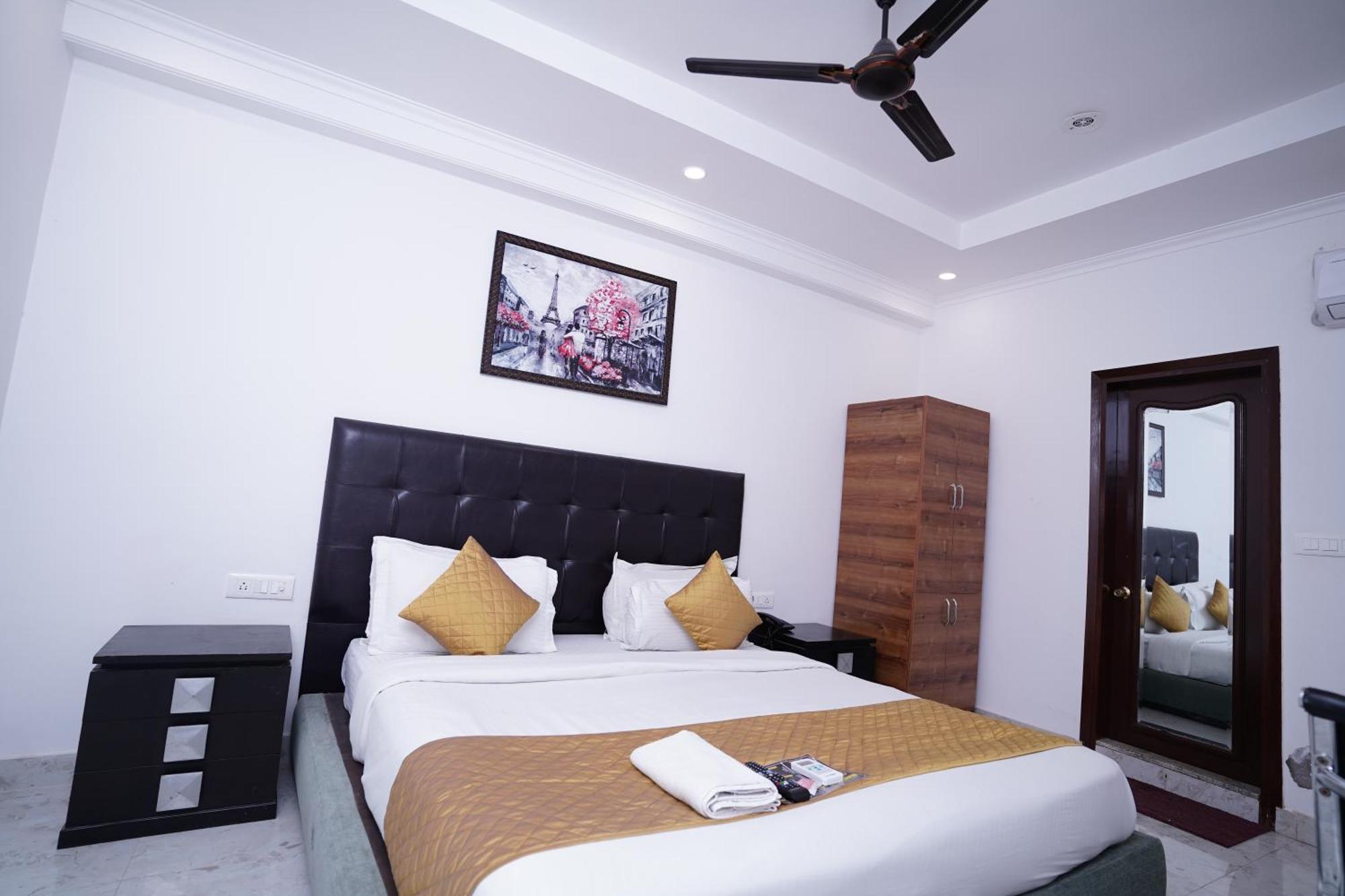 Hotel Moon Taj Near Yashobhoomi Convention Centre 3*