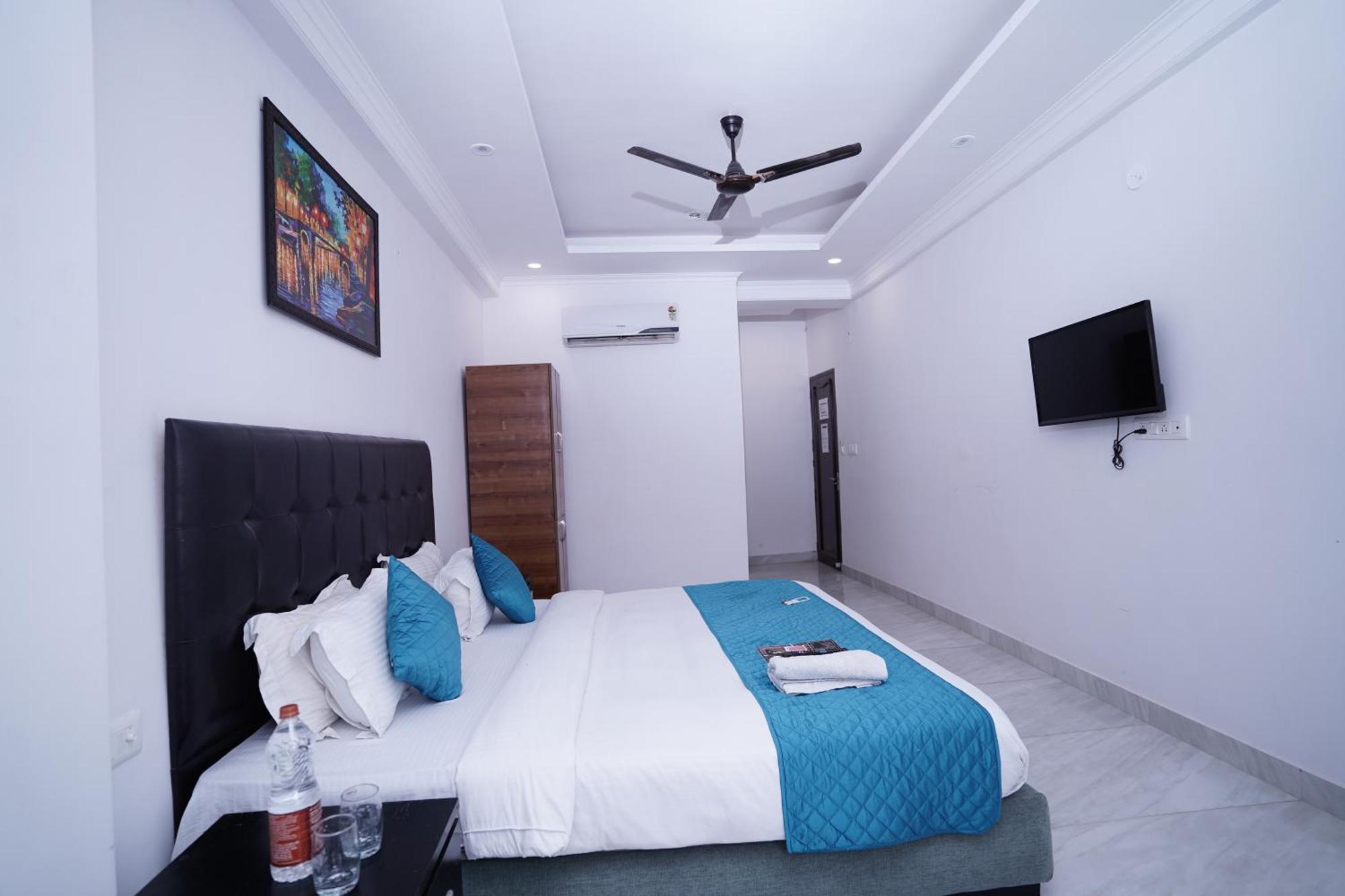 Hotel Moon Taj Near Yashobhoomi Convention Centre