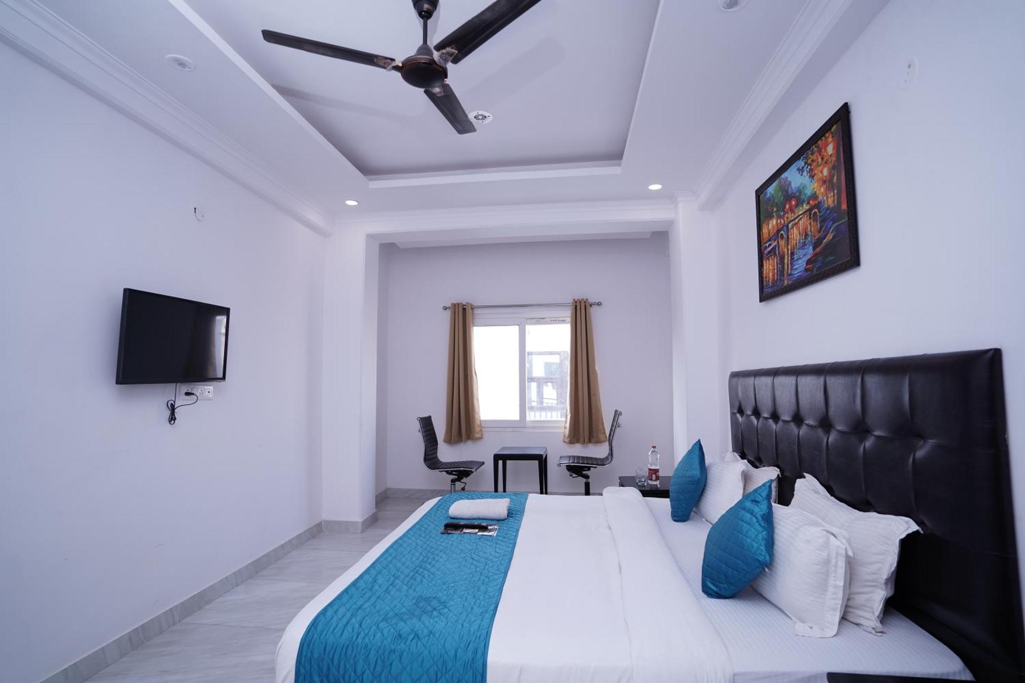Hotel Moon Taj Near Yashobhoomi Convention Centre Delhi (National Capital Territory of India)