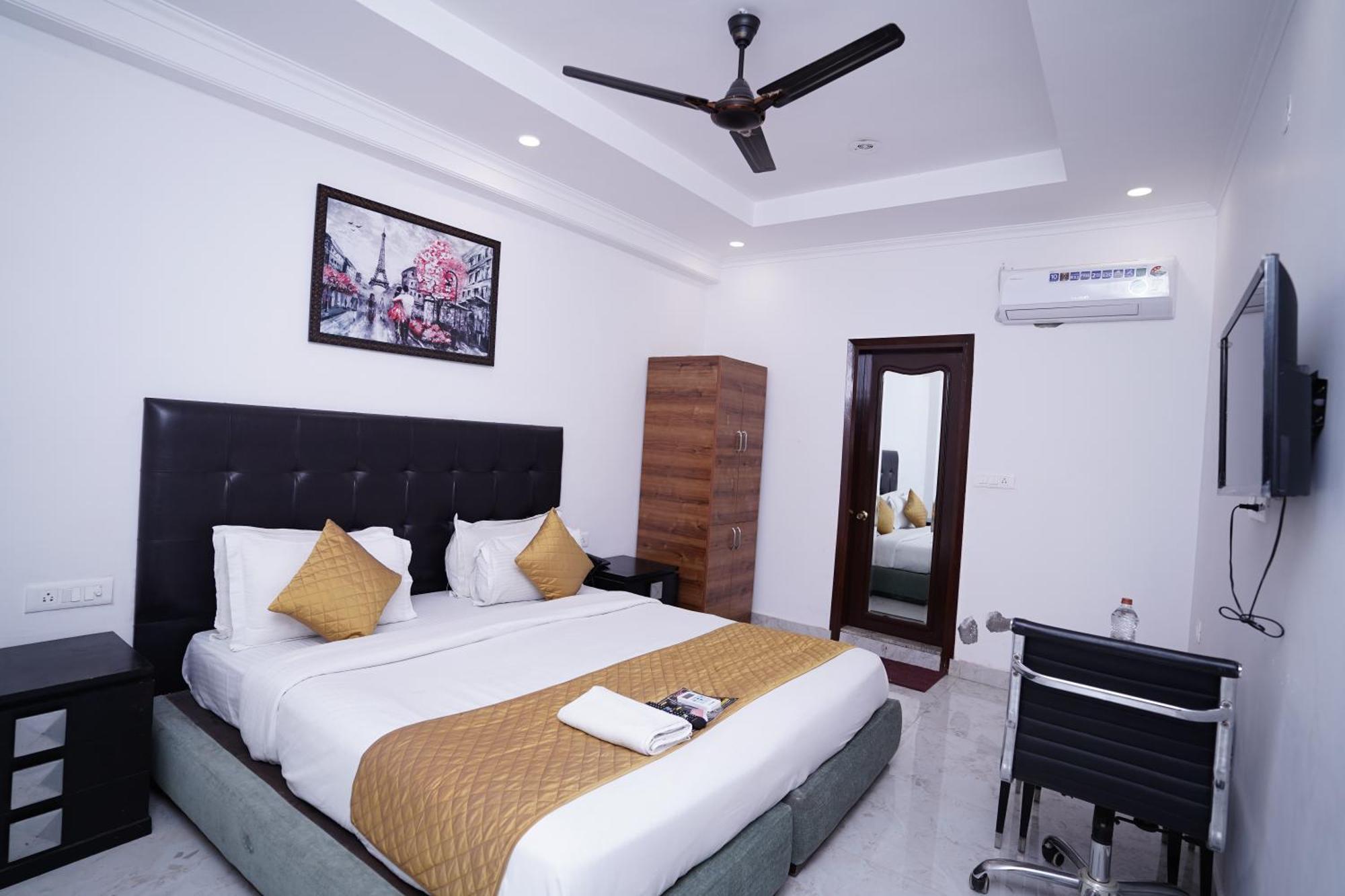 Moon Taj Near Yashobhoomi Convention Centre 3*