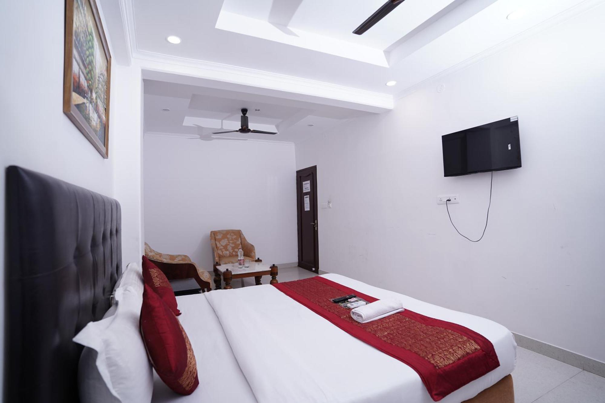 Moon Taj Near Yashobhoomi Convention Centre Hotel 3*