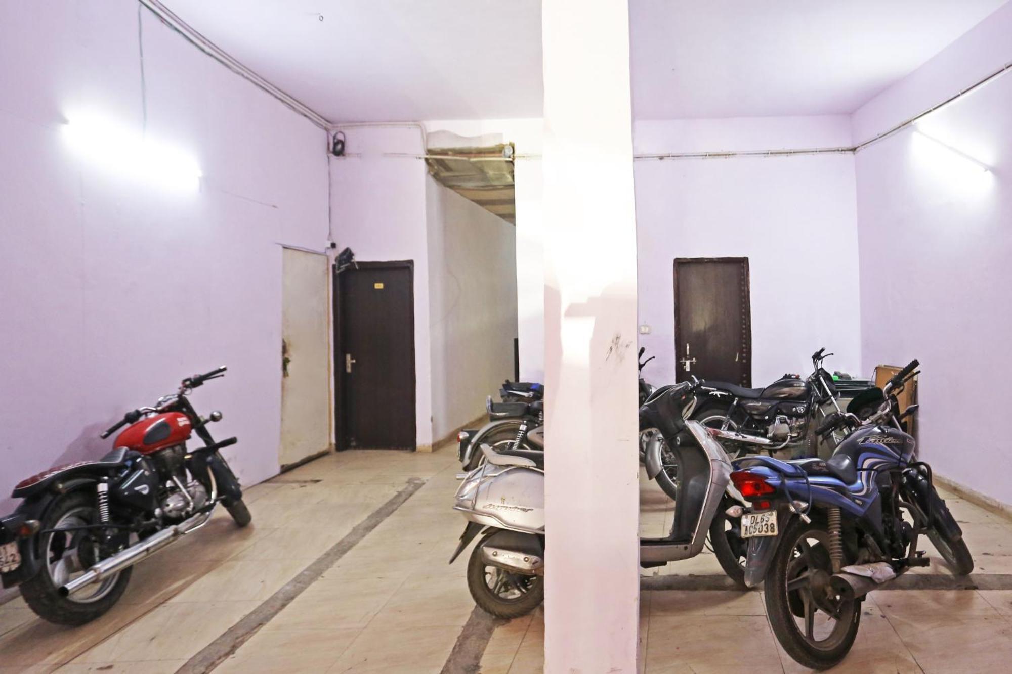 Hotel Twamev Punjabi Bagh