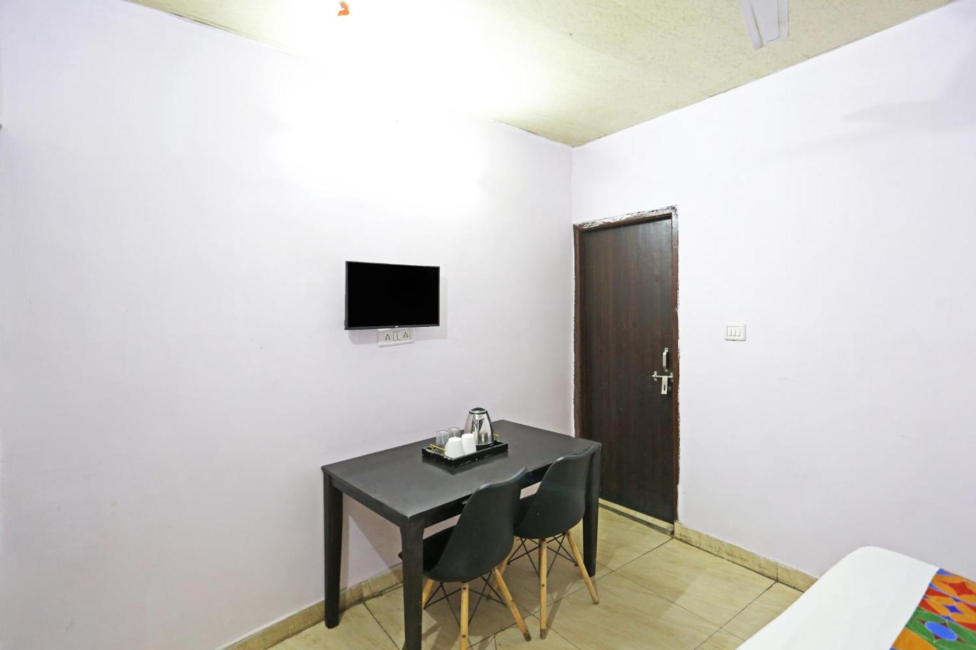 Hotel Twamev Punjabi Bagh 4*