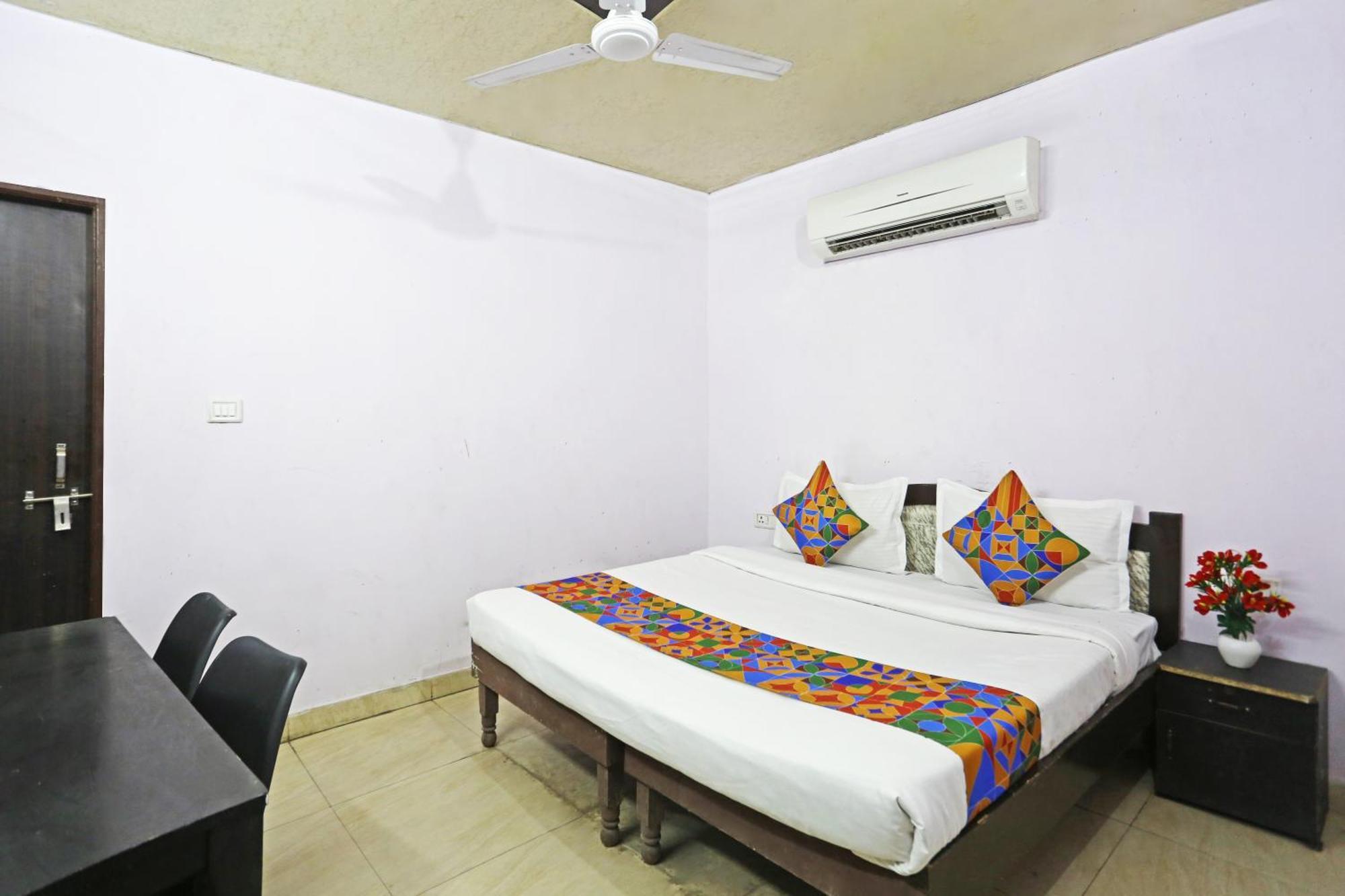 Hotel Twamev Punjabi Bagh New Delhi