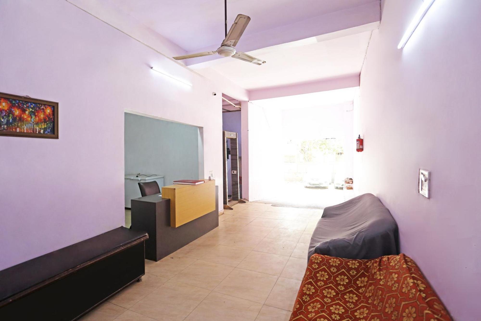 Twamev Punjabi Bagh 4*