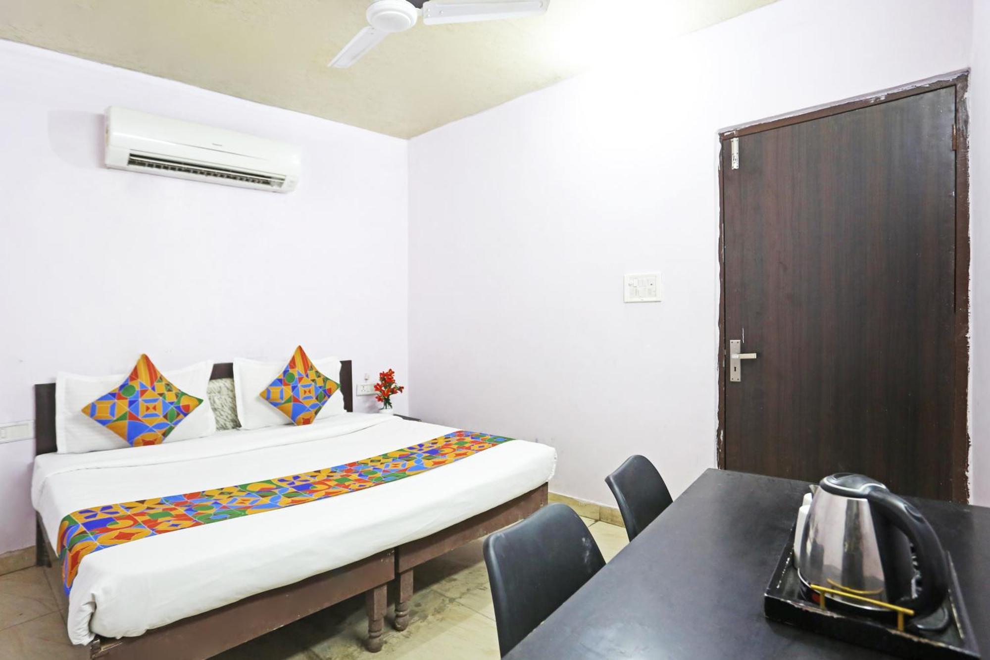 Hotel Twamev Punjabi Bagh