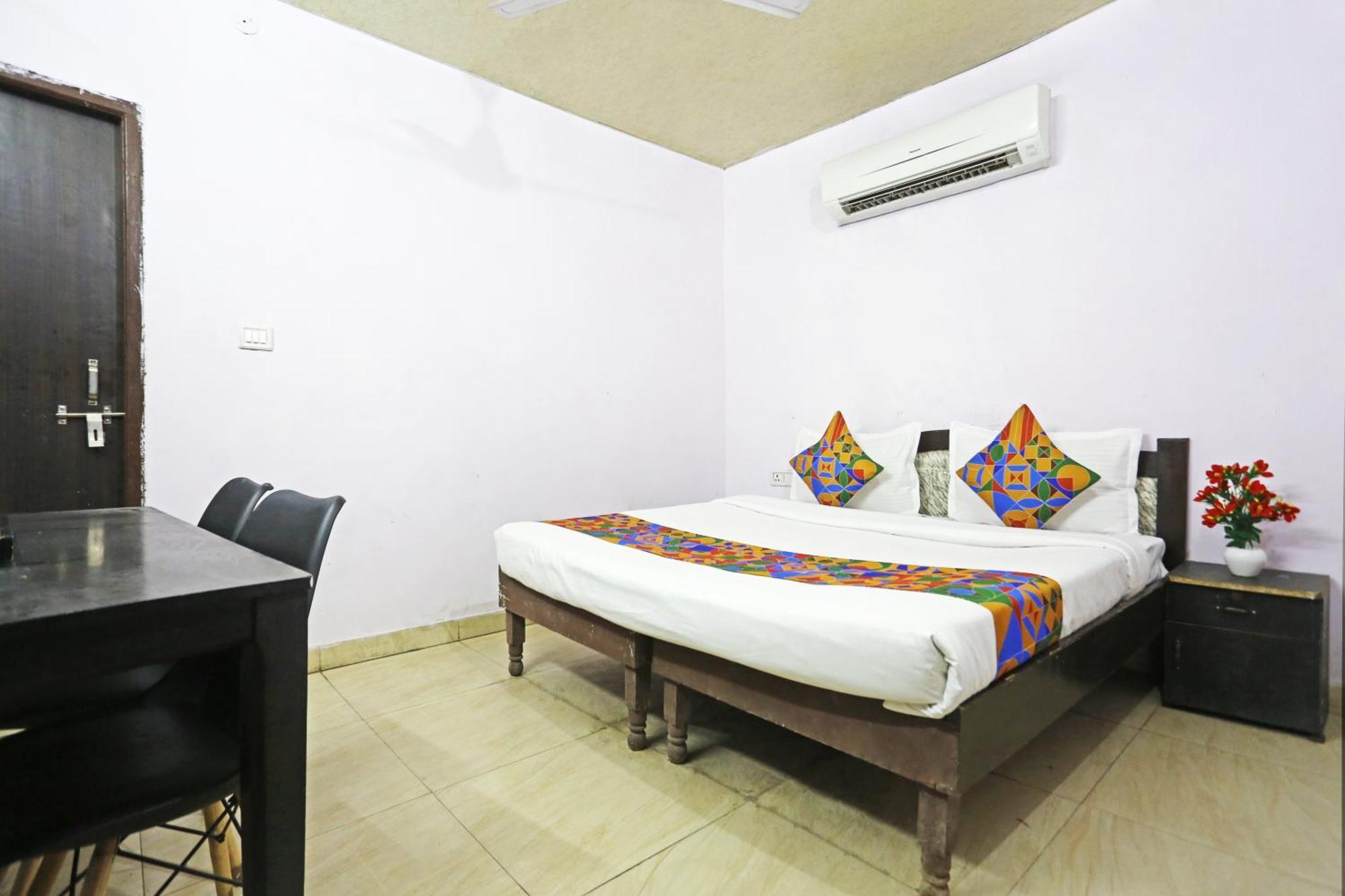 Hotel Twamev Punjabi Bagh New Delhi
