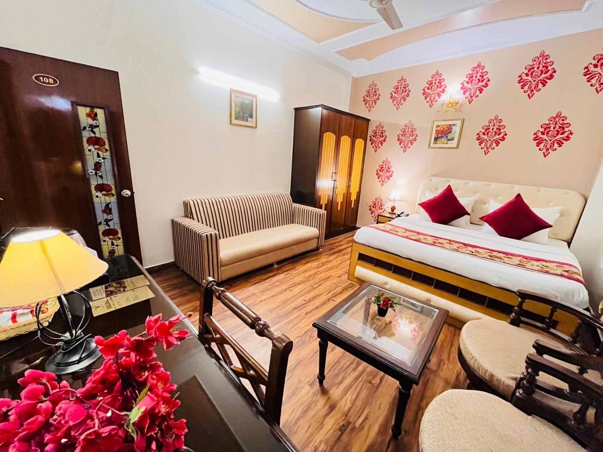 Hotel Paras - Karol Bagh 3*