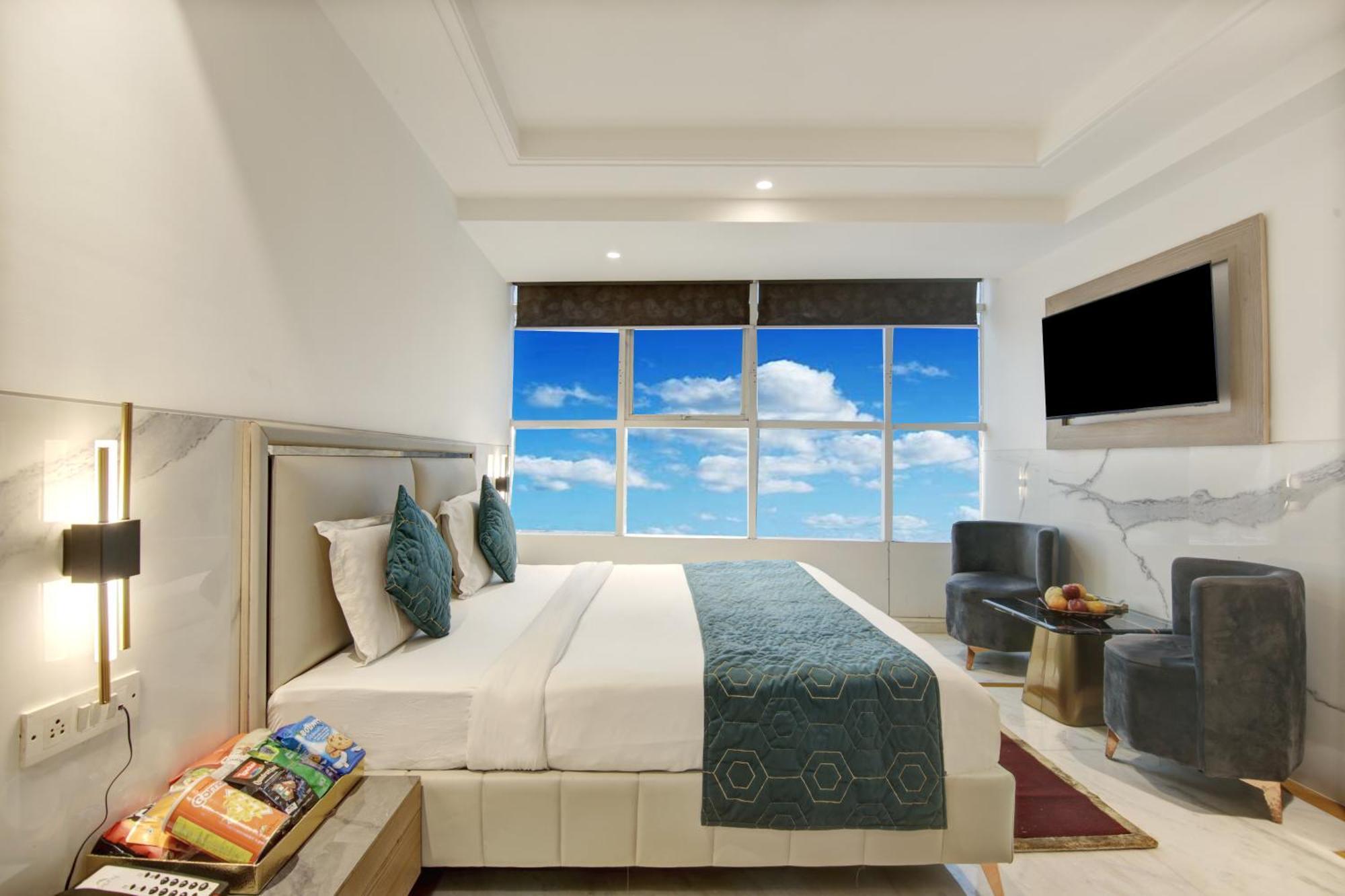 International - Near Delhi Airport 3*