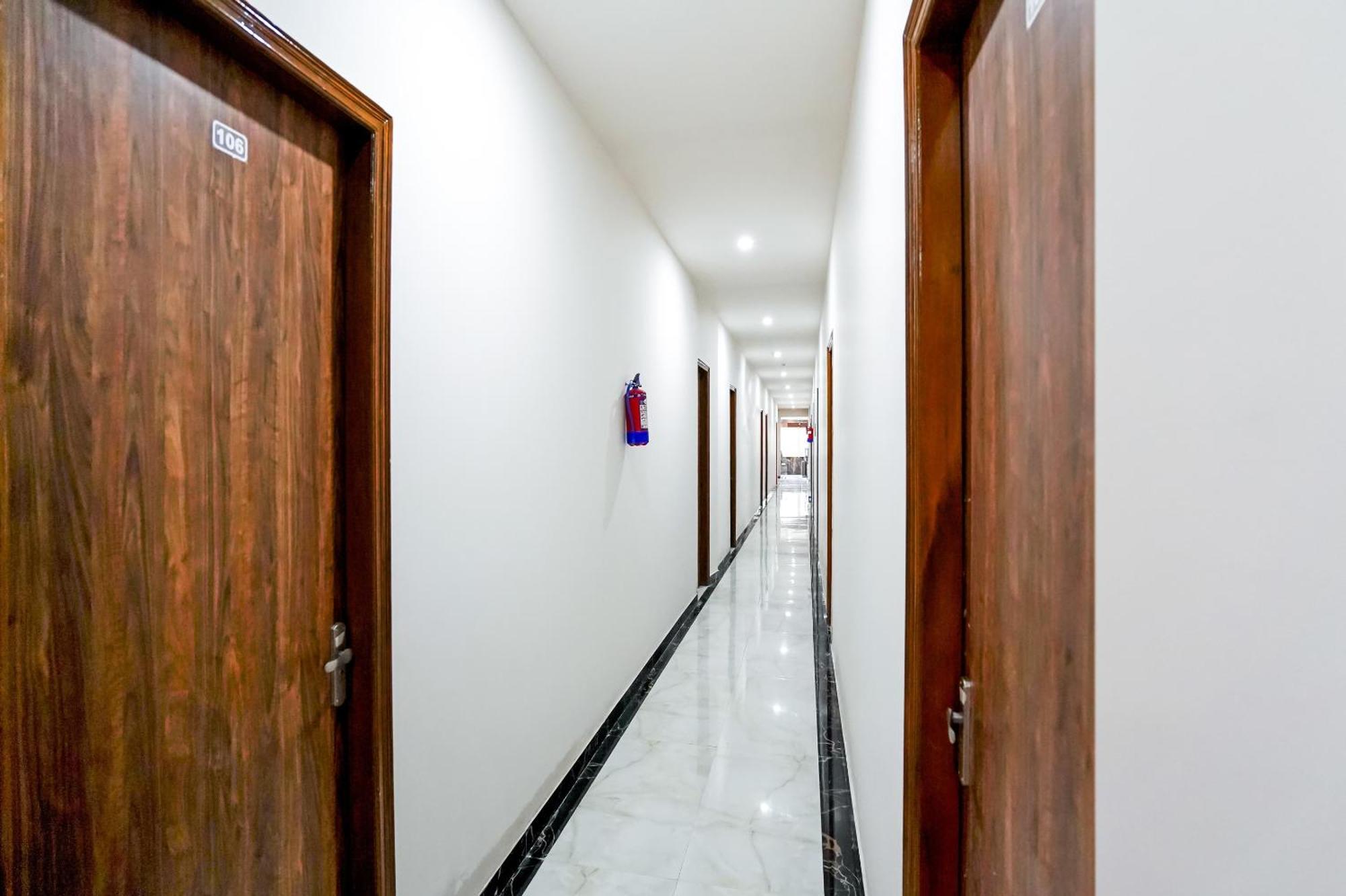 Hotel O Kaushik New Delhi