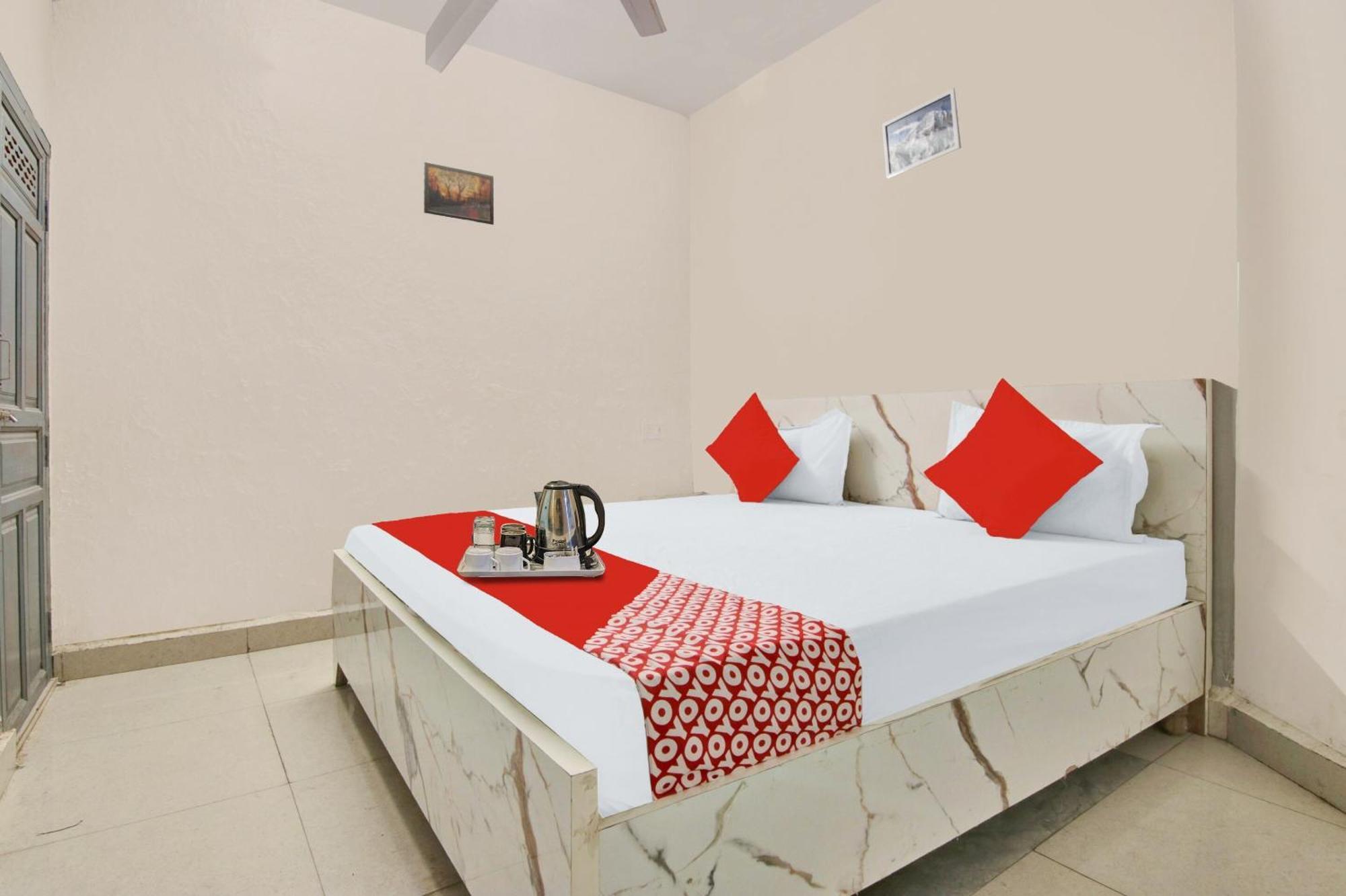 O Swarg Residency Near Nangloi Railway Station Metro Station 3*