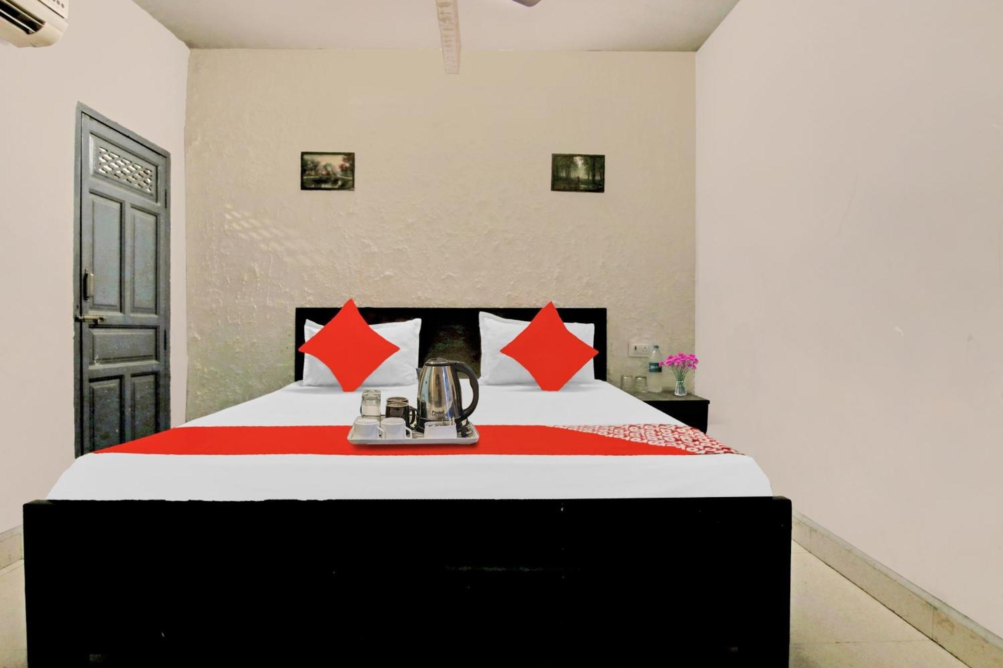 O Swarg Residency Near Nangloi Railway Station Metro Station Hotel 3*