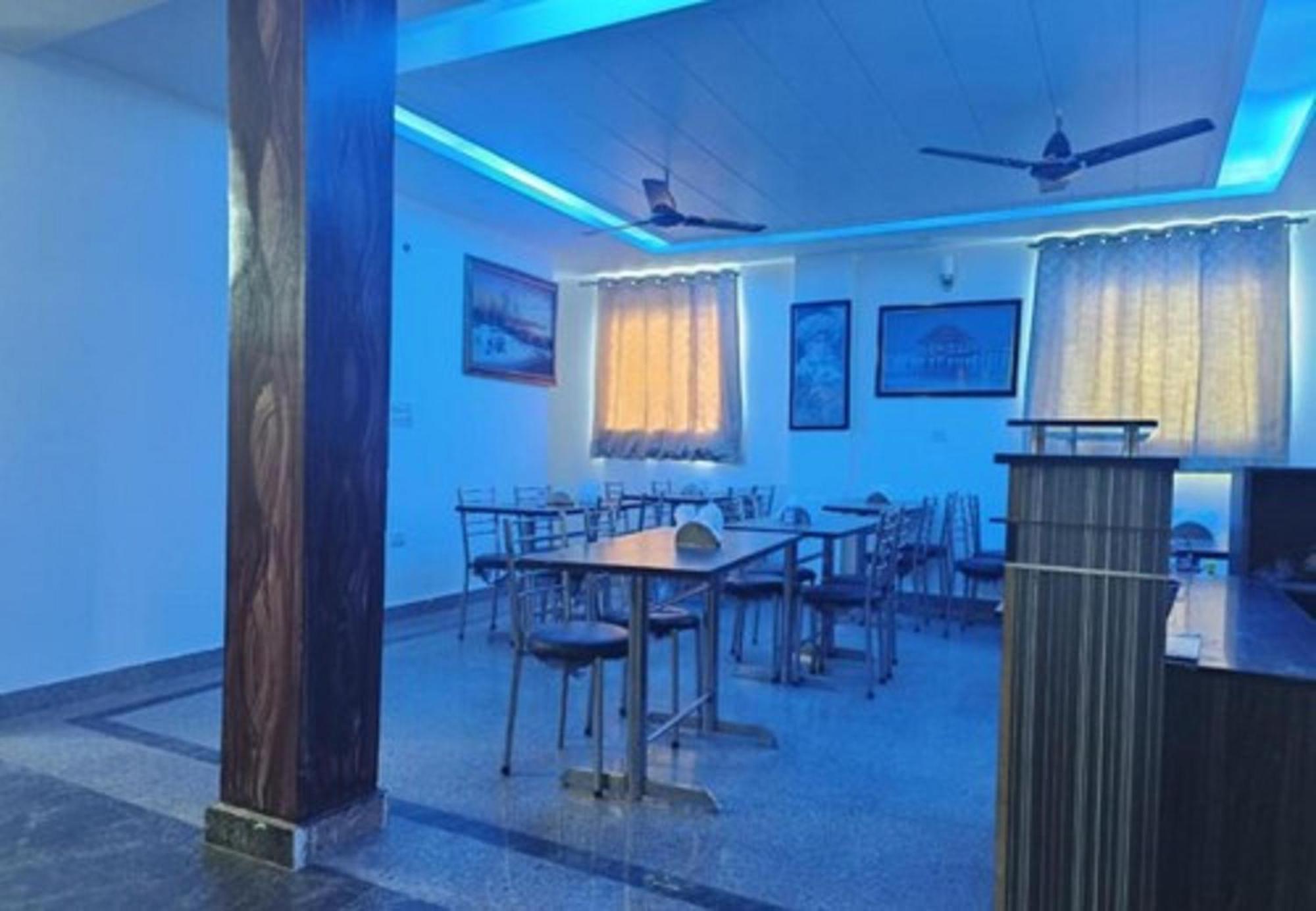 Del Fox Shanti Residency - Just A Minute Away From Railway Station And Connaught Place & 5 Mins From Vfs Hotel 3*