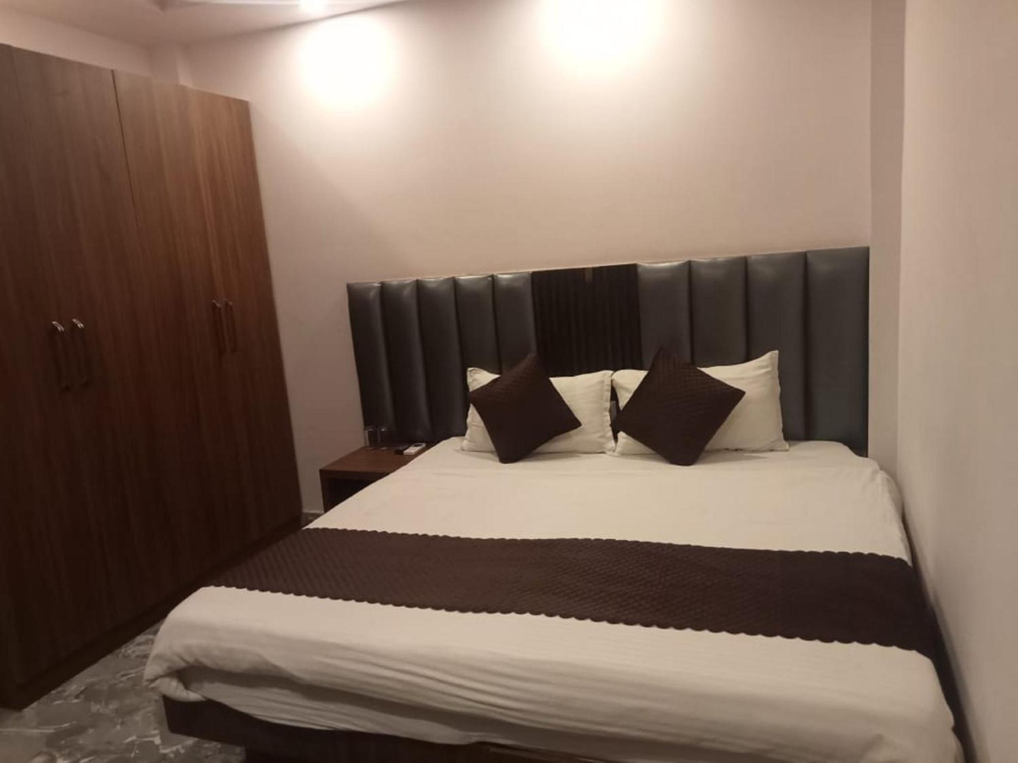 Del Fox Shanti Residency - Just A Minute Away From Railway Station And Connaught Place & 5 Mins From Vfs Hotel