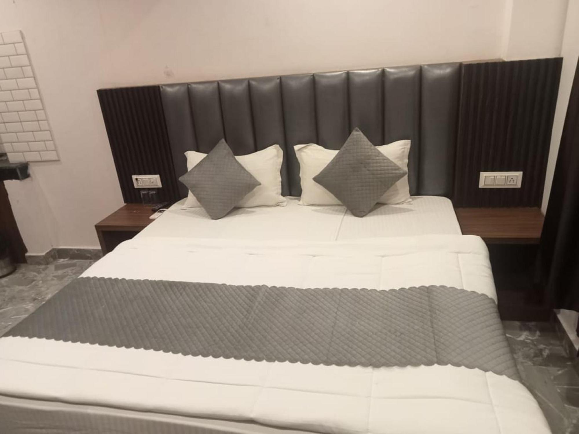 Del Fox Shanti Residency - Just A Minute Away From Railway Station And Connaught Place & 5 Mins From Vfs Hotel