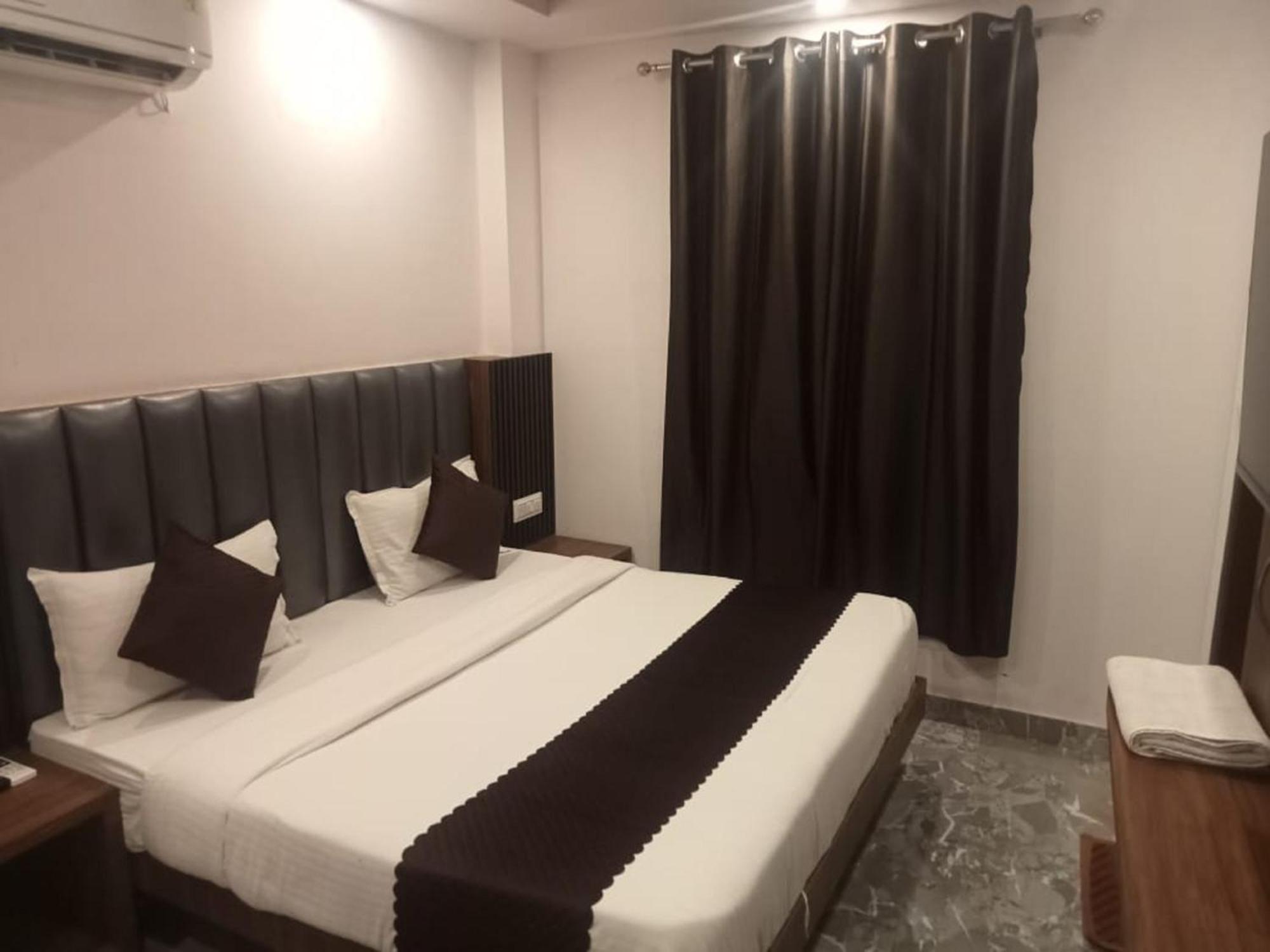 Hotel Del Fox Shanti Residency - Just A Minute Away From Railway Station And Connaught Place & 5 Mins From Vfs