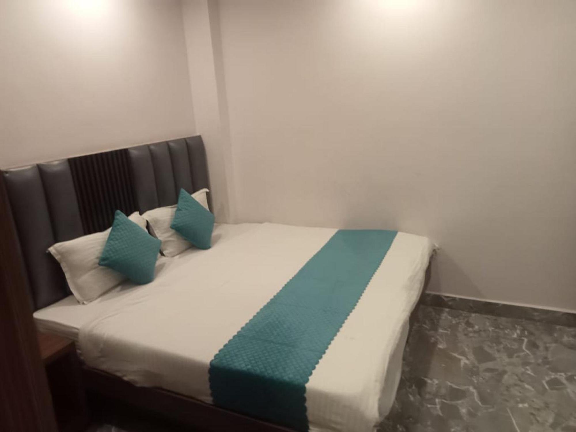 Del Fox Shanti Residency - Just A Minute Away From Railway Station And Connaught Place & 5 Mins From Vfs New Delhi