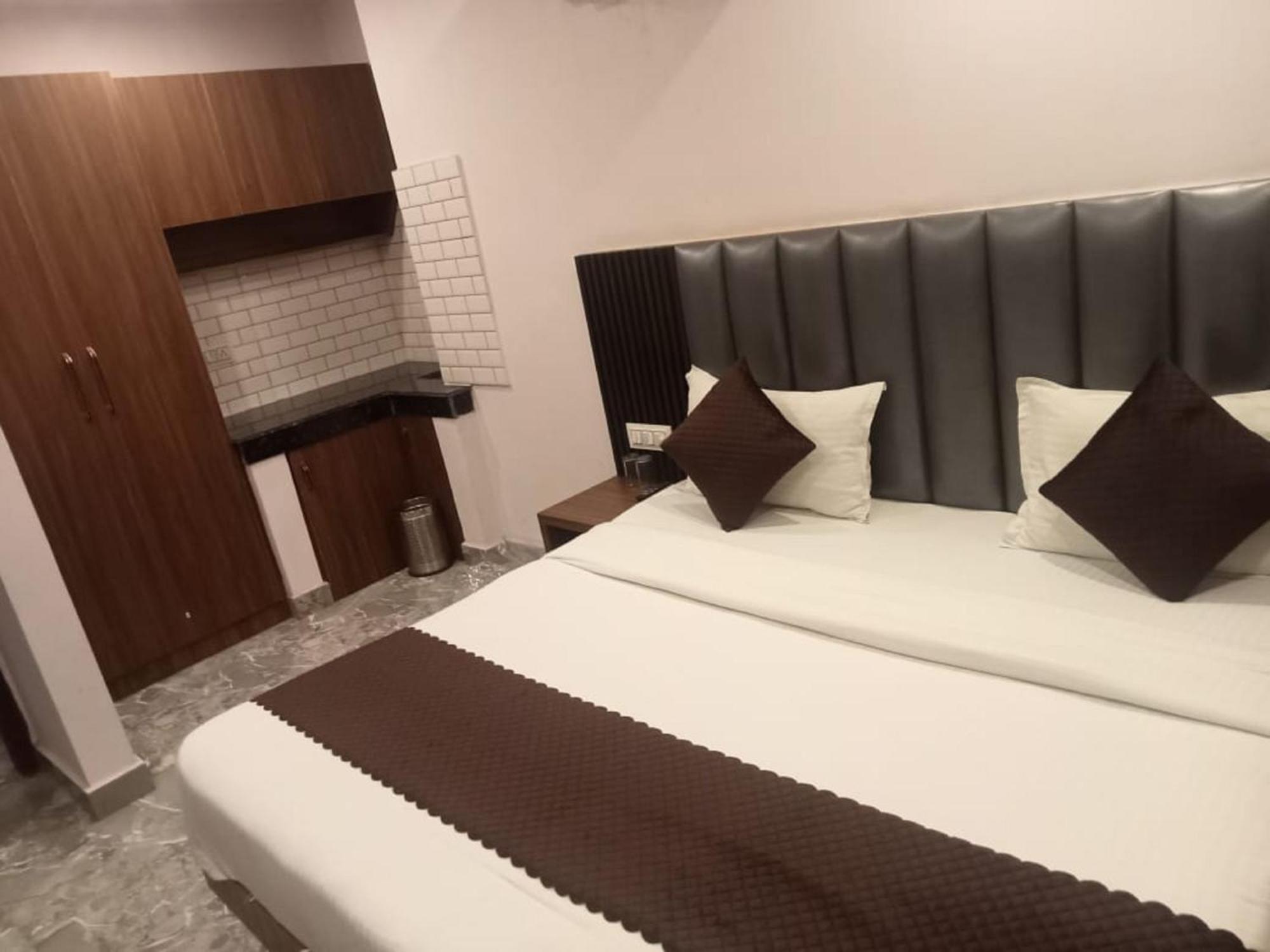 Del Fox Shanti Residency - Just A Minute Away From Railway Station And Connaught Place & 5 Mins From Vfs Hotel New Delhi