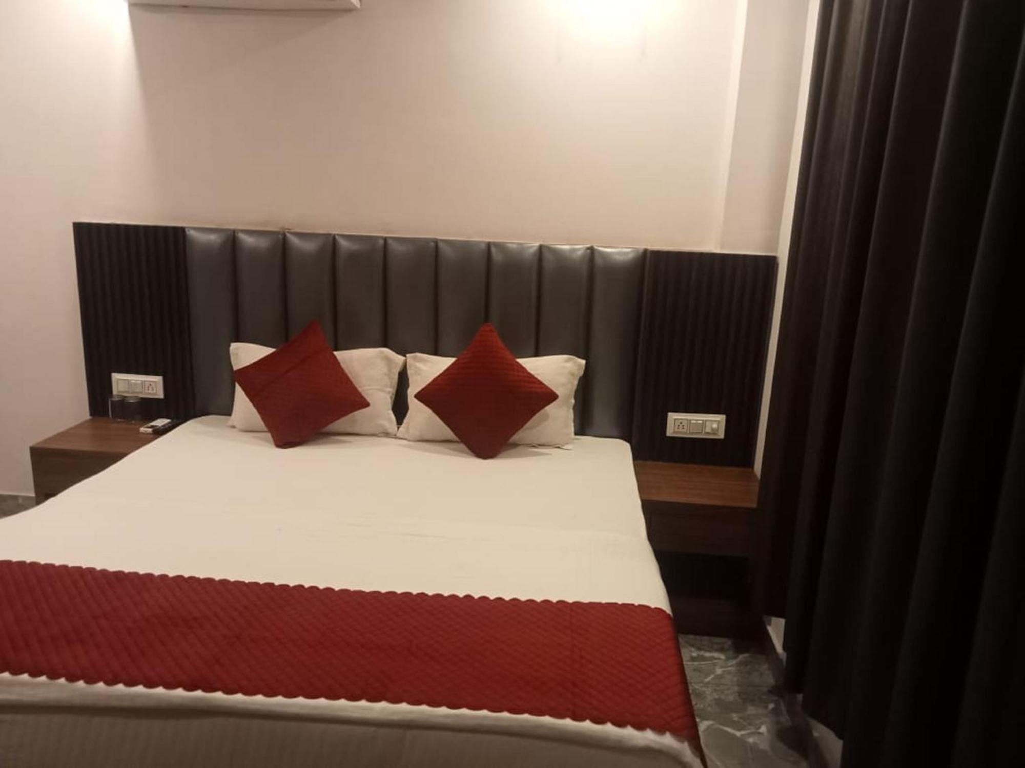 Del Fox Shanti Residency - Just A Minute Away From Railway Station And Connaught Place & 5 Mins From Vfs Hotel