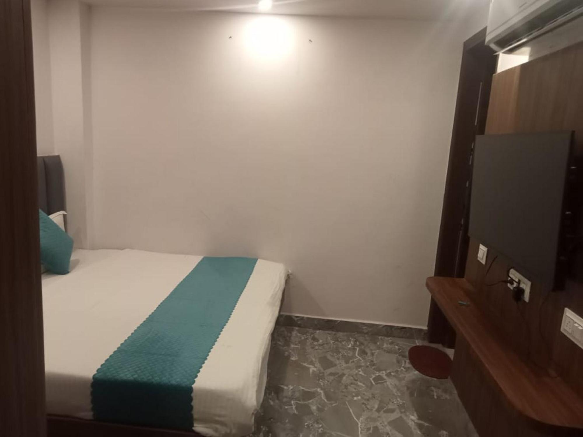 Del Fox Shanti Residency - Just A Minute Away From Railway Station And Connaught Place & 5 Mins From Vfs Hotel New Delhi