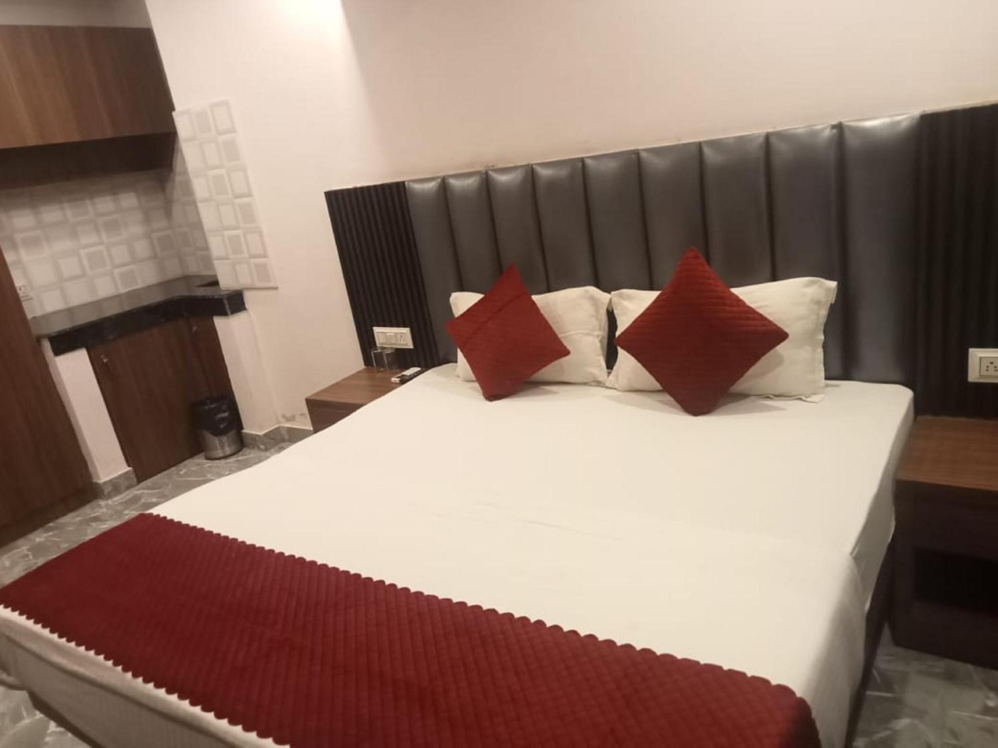 Del Fox Shanti Residency - Just A Minute Away From Railway Station And Connaught Place & 5 Mins From Vfs New Delhi