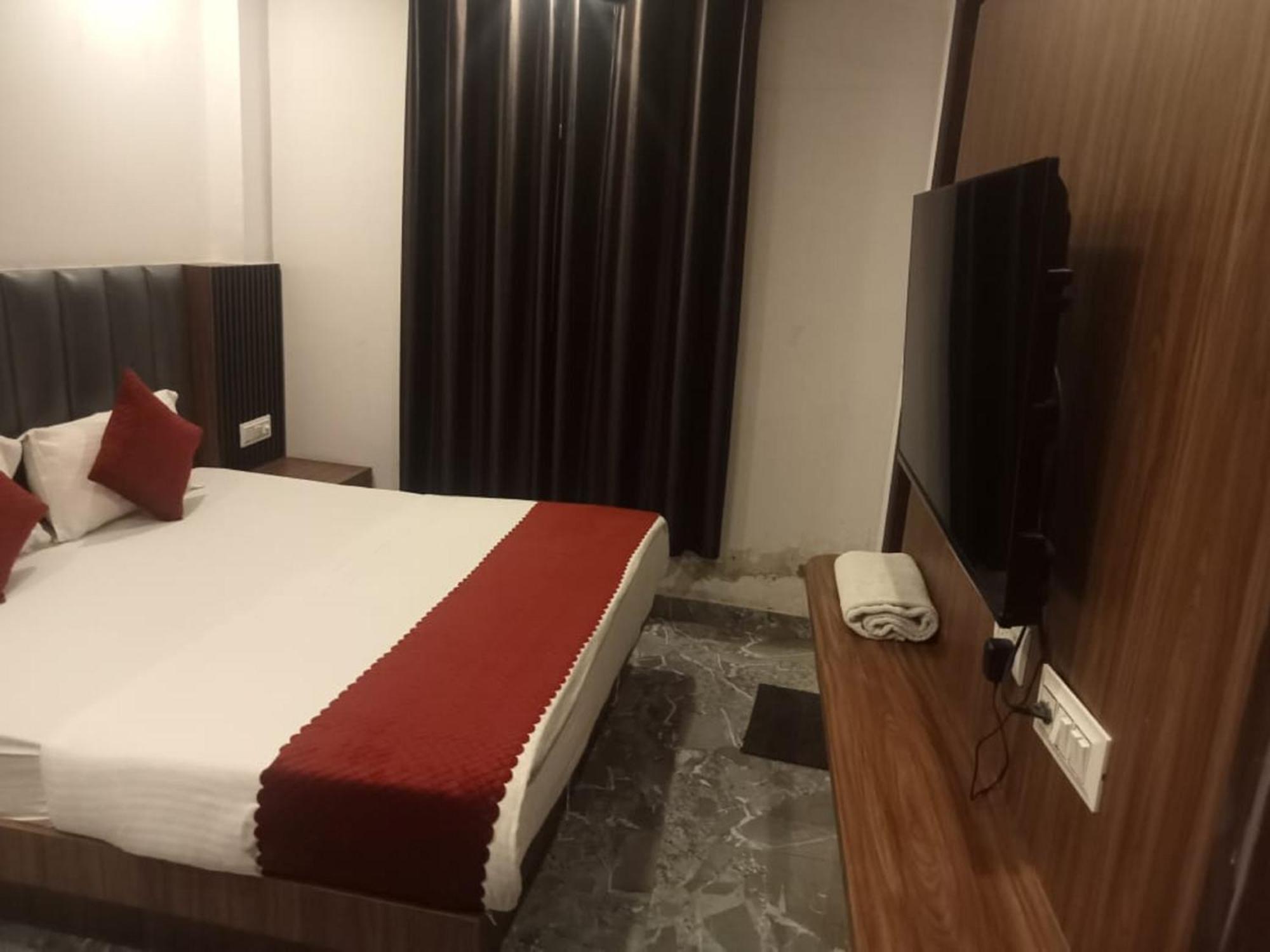 Del Fox Shanti Residency - Just A Minute Away From Railway Station And Connaught Place & 5 Mins From Vfs 3* New Delhi