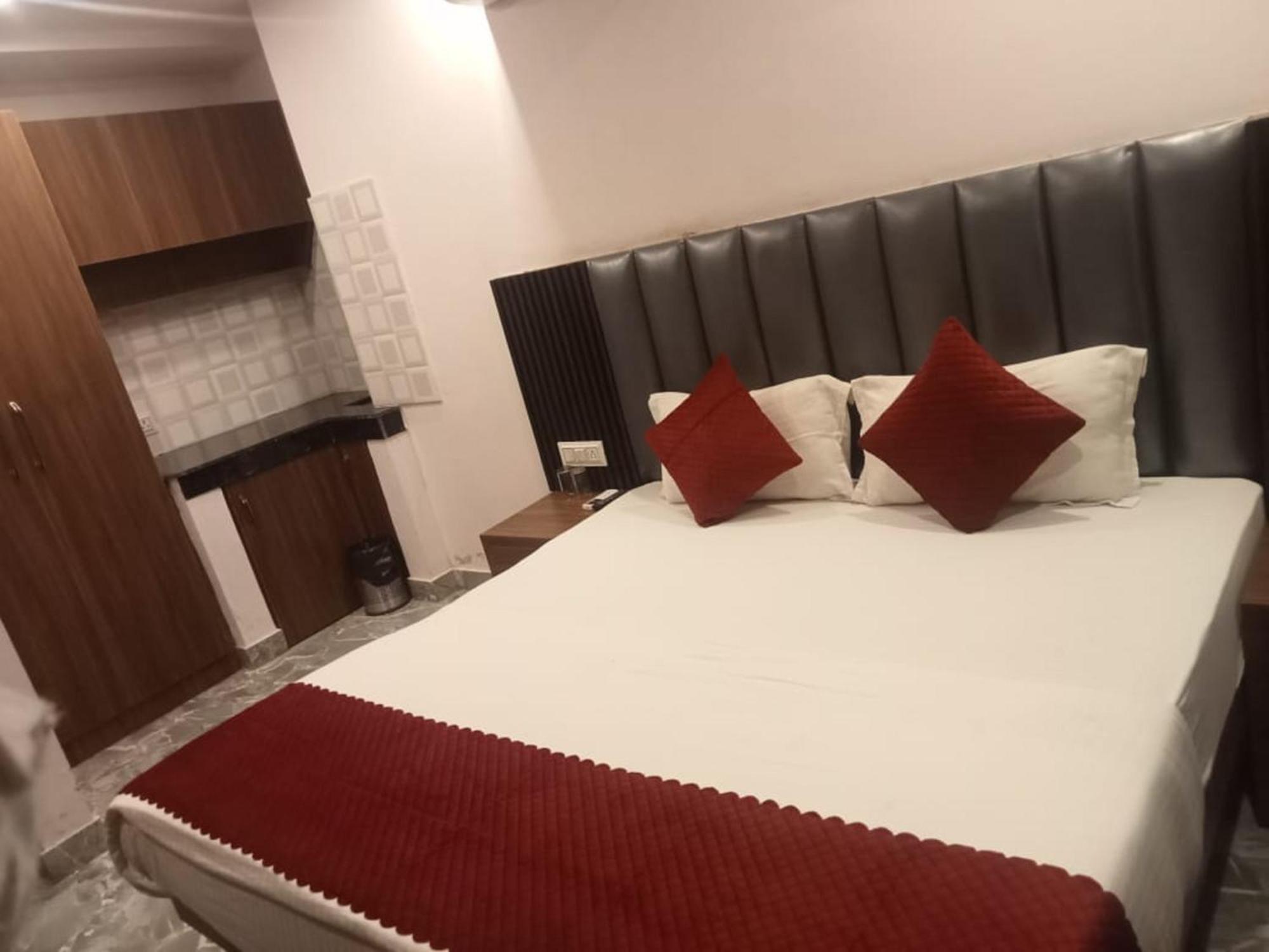 Del Fox Shanti Residency - Just A Minute Away From Railway Station And Connaught Place & 5 Mins From Vfs Hotel