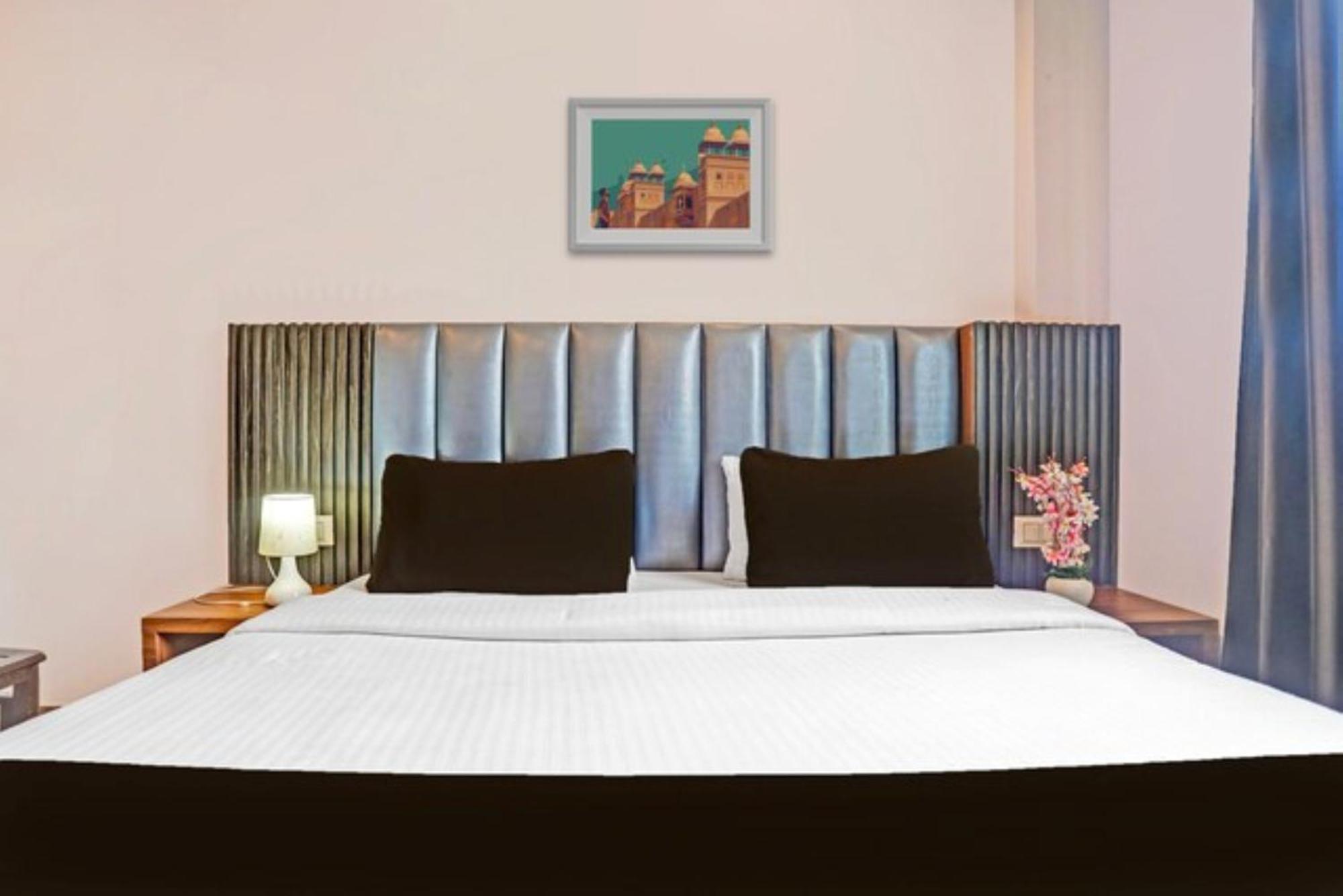 Del Fox Shanti Residency - Just A Minute Away From Railway Station And Connaught Place & 5 Mins From Vfs Hotel 3*