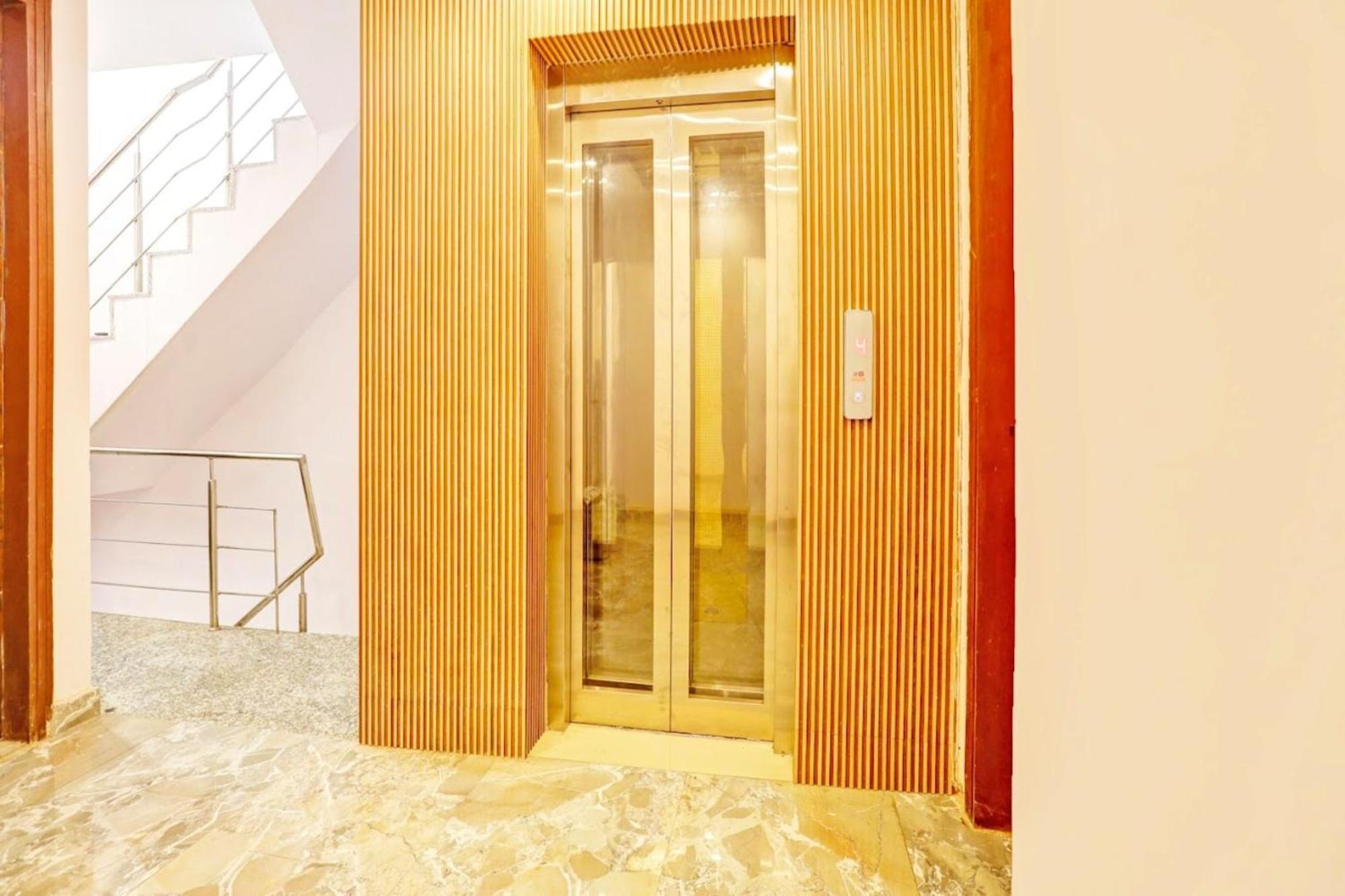 Del Fox Shanti Residency - Just A Minute Away From Railway Station And Connaught Place & 5 Mins From Vfs New Delhi