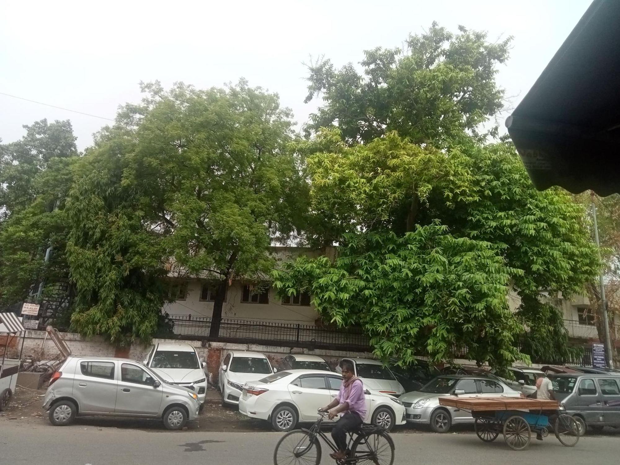 Hotel Del Fox Shanti Residency - Just A Minute Away From Railway Station And Connaught Place & 5 Mins From Vfs 3*