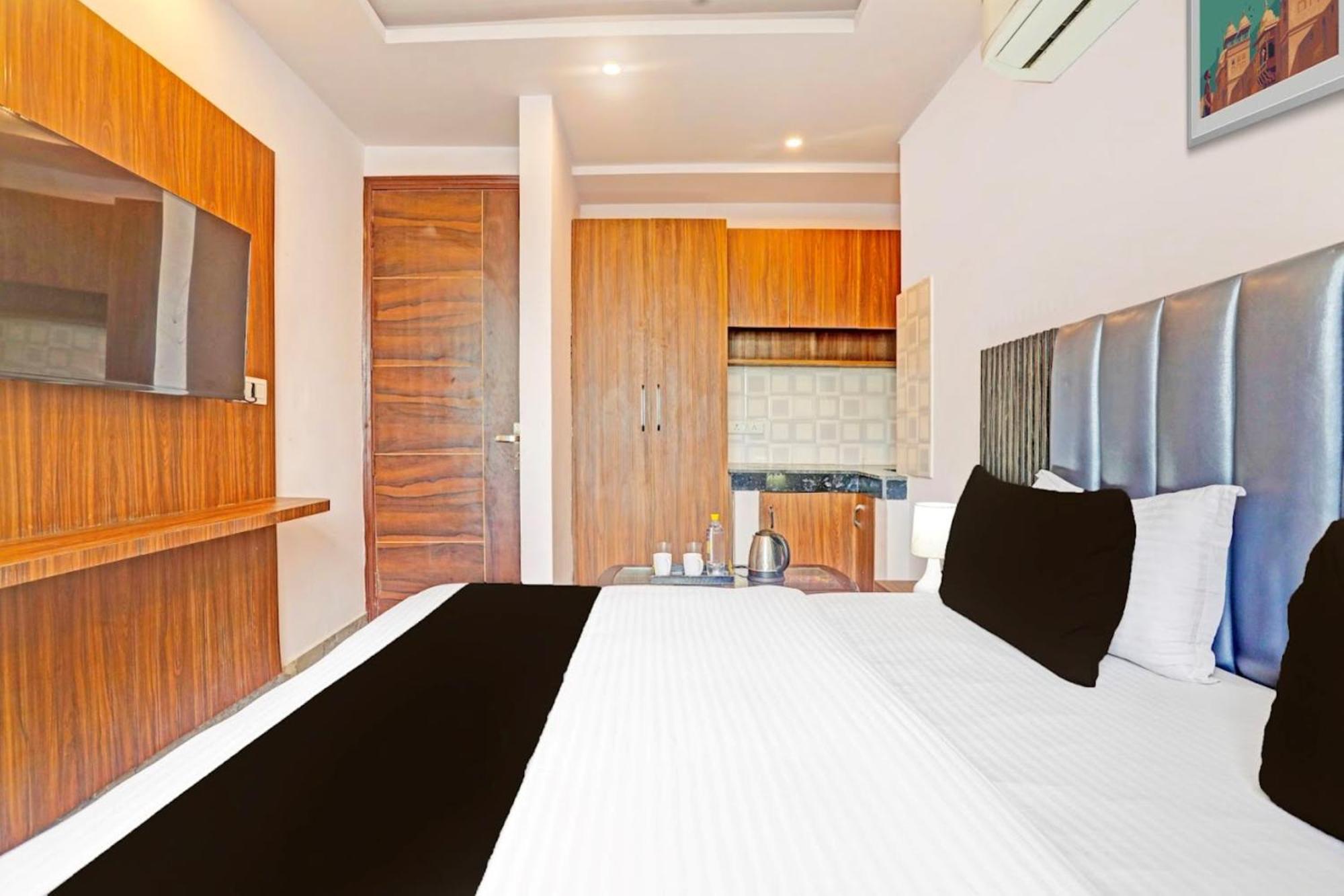 Hotel Del Fox Shanti Residency - Just A Minute Away From Railway Station And Connaught Place & 5 Mins From Vfs