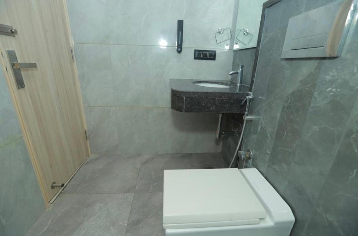 Hotel Bloom - National Highway- 8, Mahipalpur
