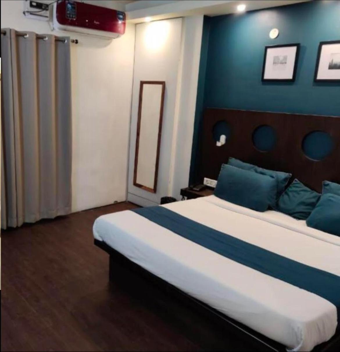Hotel Bloom - National Highway- 8, Mahipalpur New Delhi