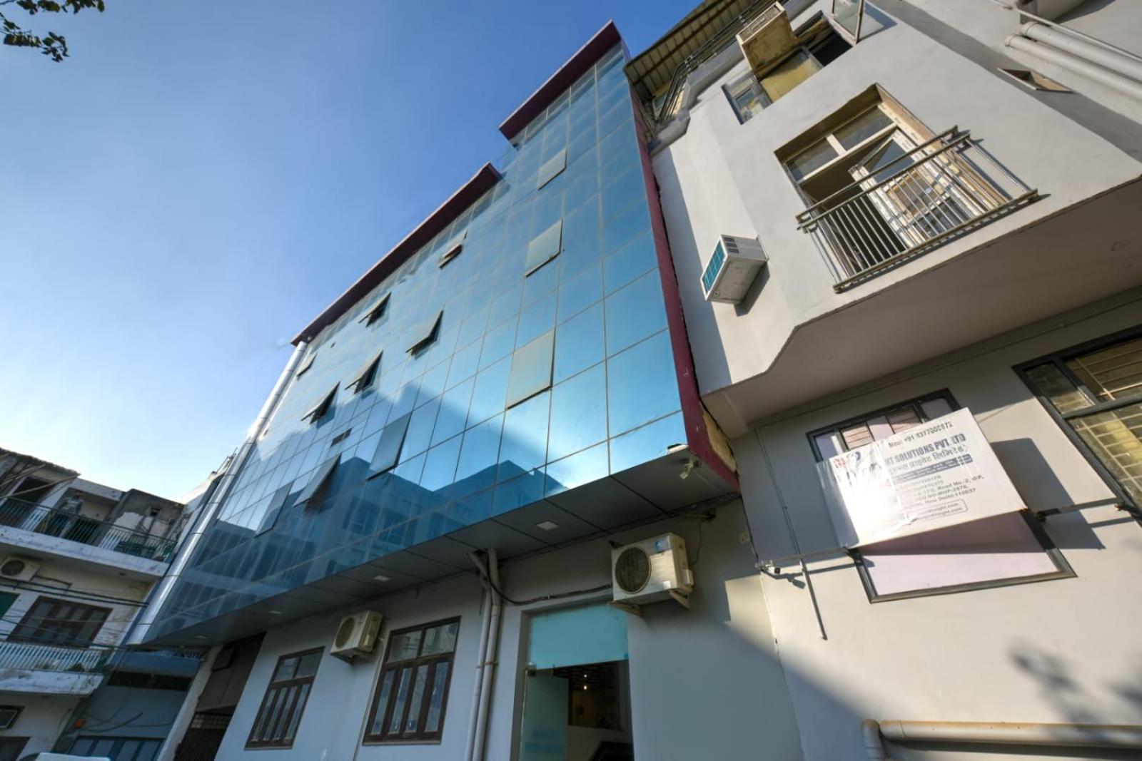 Hotel Amenda Sweet Igi Airport 3*