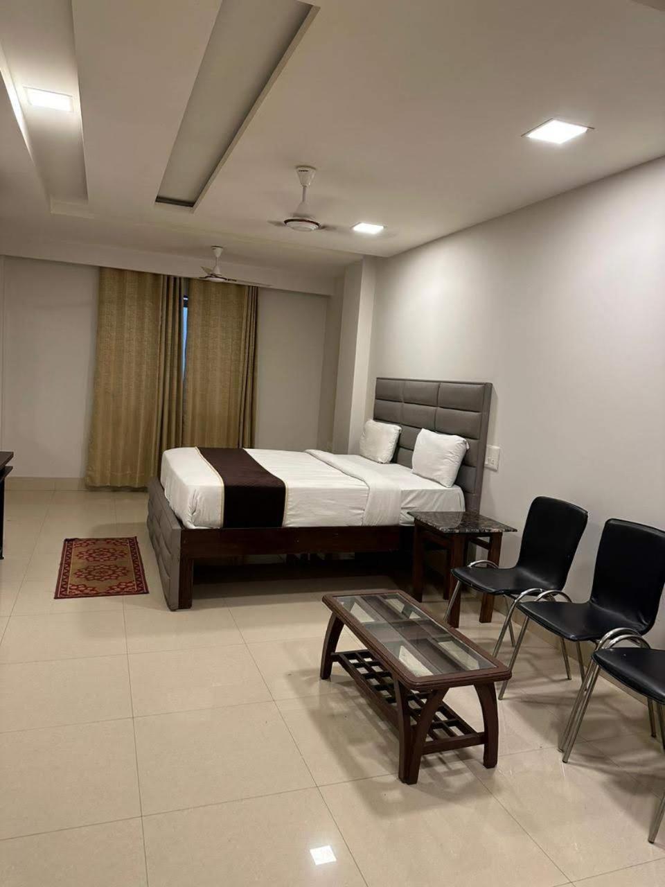 Amenda Sweet Igi Airport New Delhi