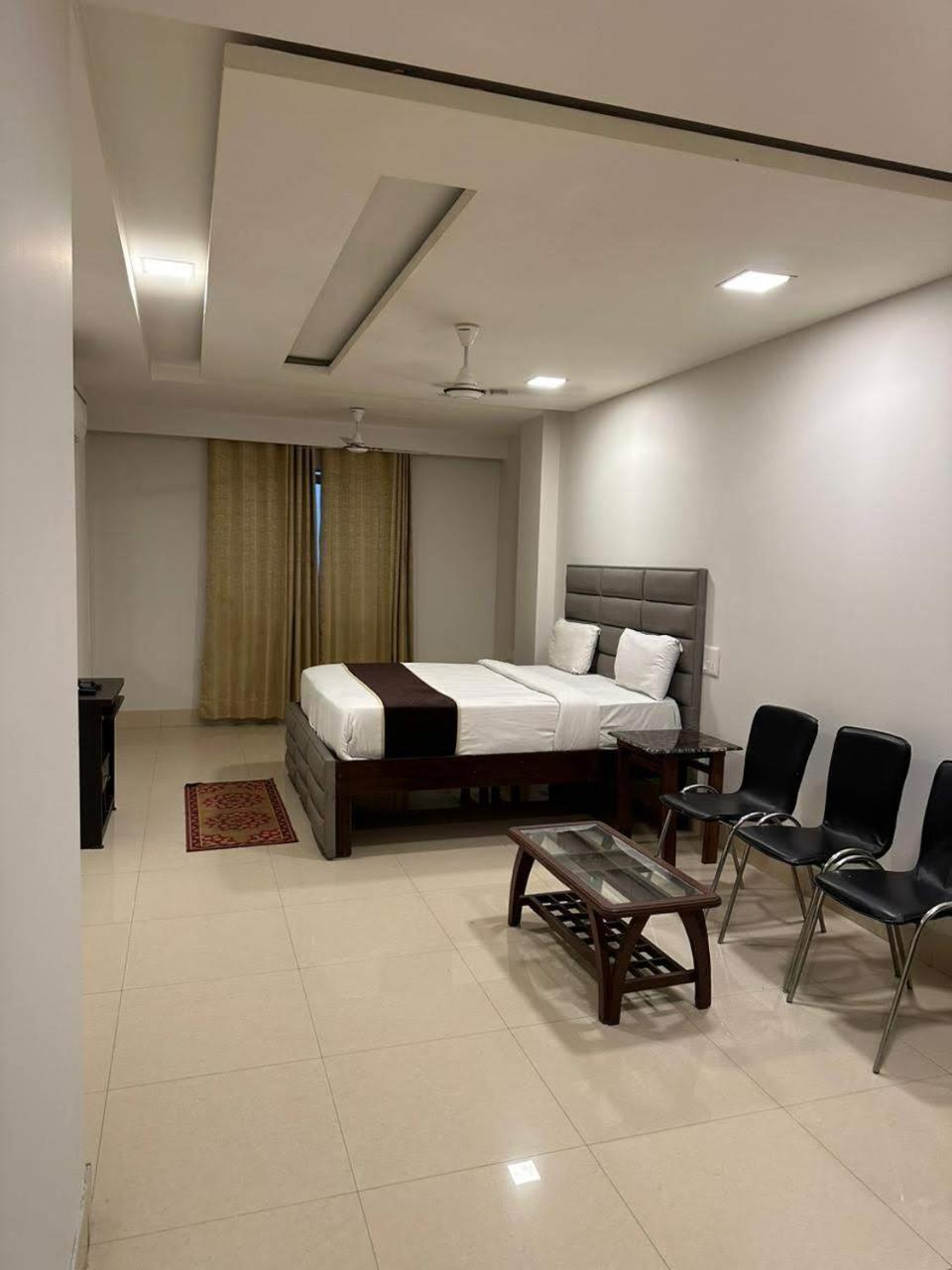 Amenda Sweet Igi Airport Hotel 3*