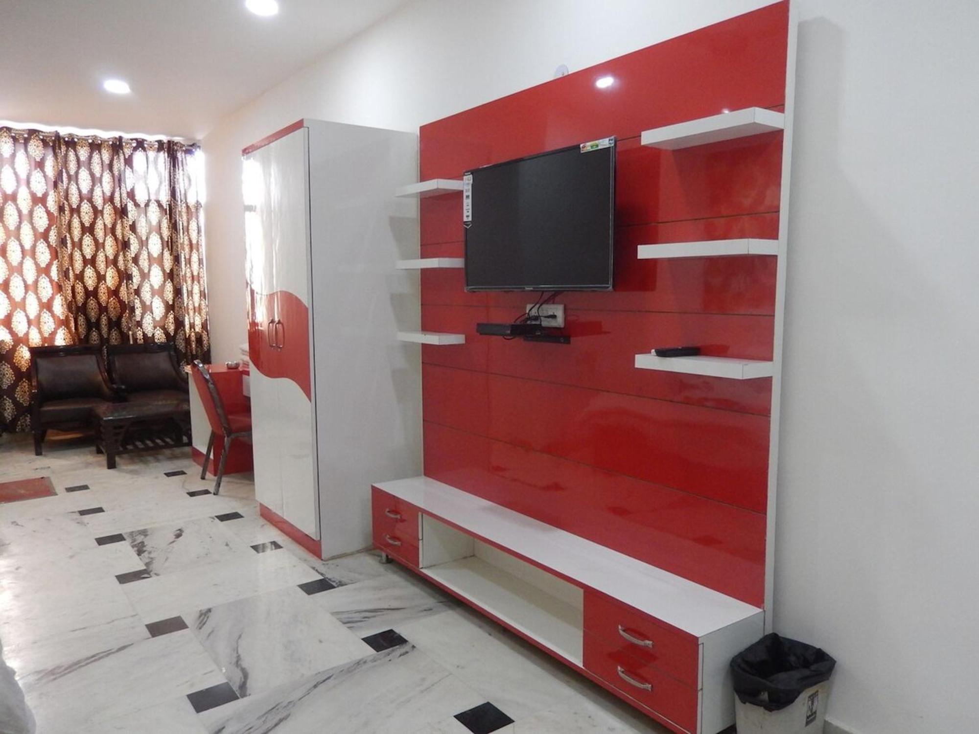 Hotel Orchid Garden Karol Bagh 3*