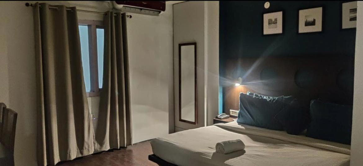 De Moon Residency-national Highway- 8,mahipalpur 3*