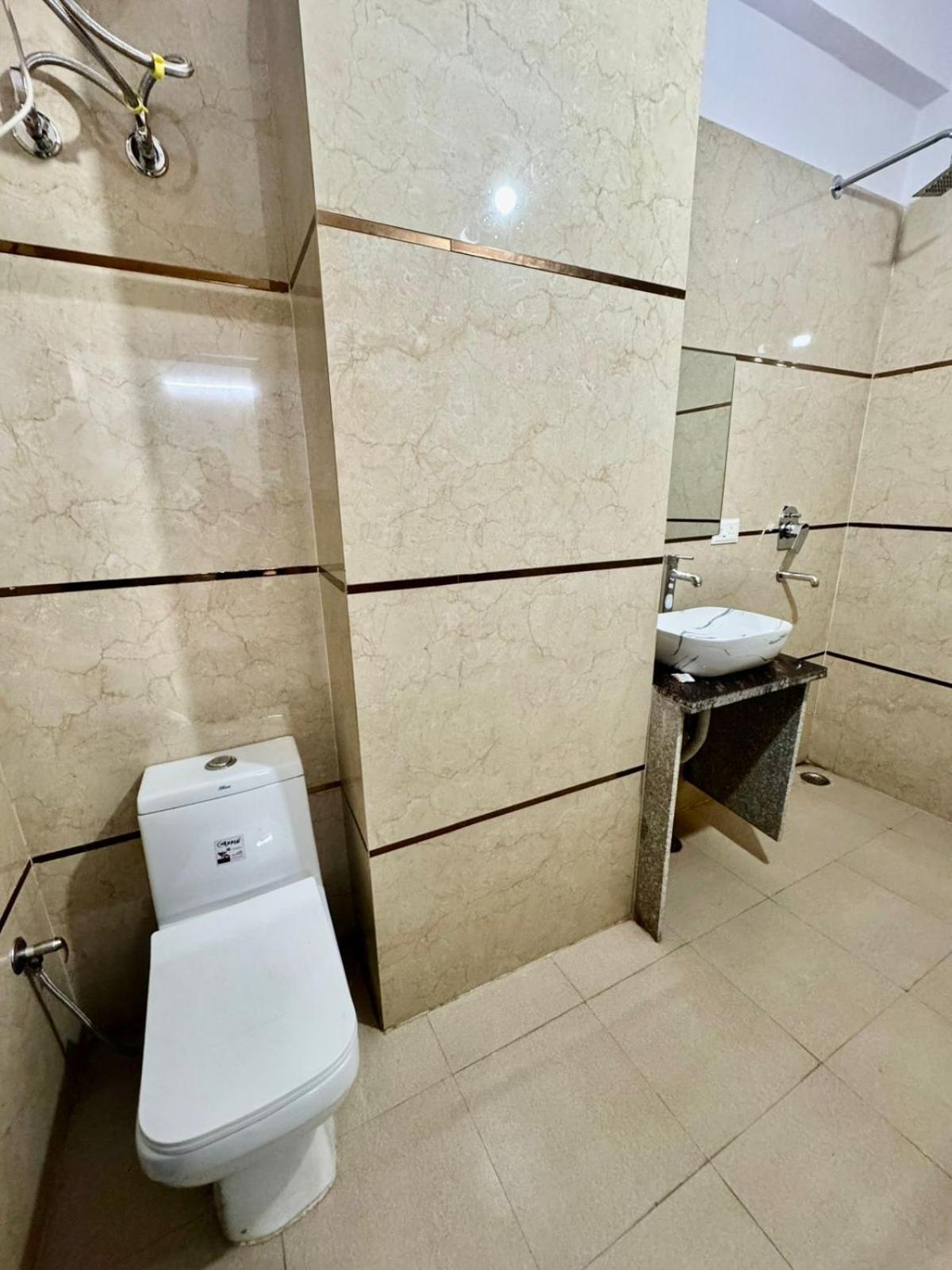 Hotel Comfort Inn, Mundka, New Delhi - Near Nangloi Metro Station Hotel Delhi (National Capital Territory of India)